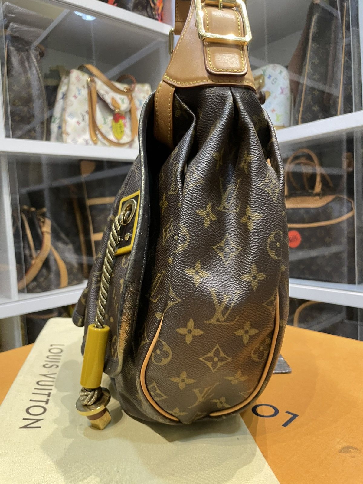Louis Vuitton AUTHENTIC LOUIS VUITTON LIMITED EDITION KALAHARI GM Size ONE SIZE - 8 Thumbnail
