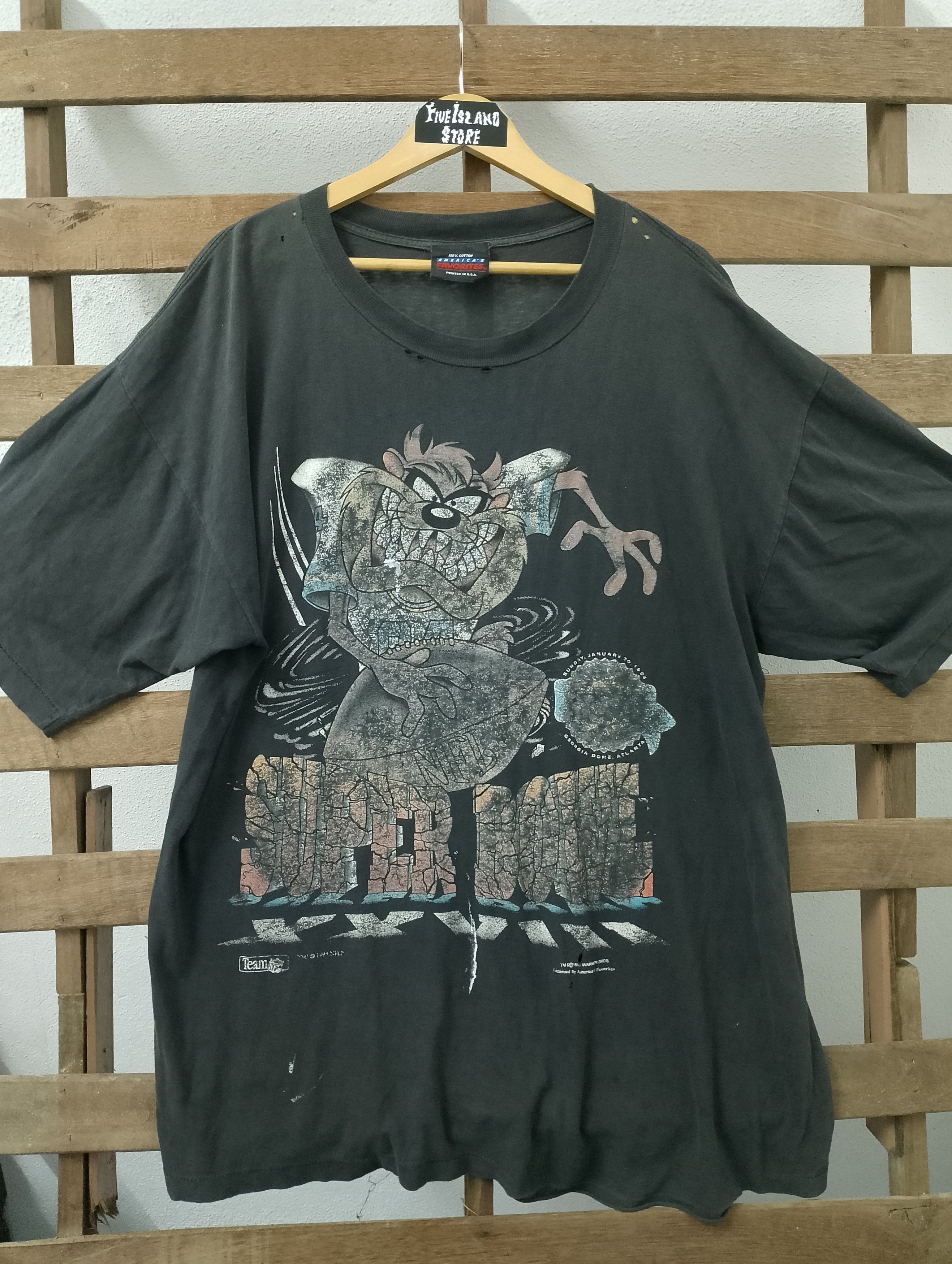 NFL × Vintage × Warner Bros Vintage Warner Bros Tazmania NFL Distress Ripped Tshirt Size US XXL / EU 58 / 5 - 1 Thumbnail