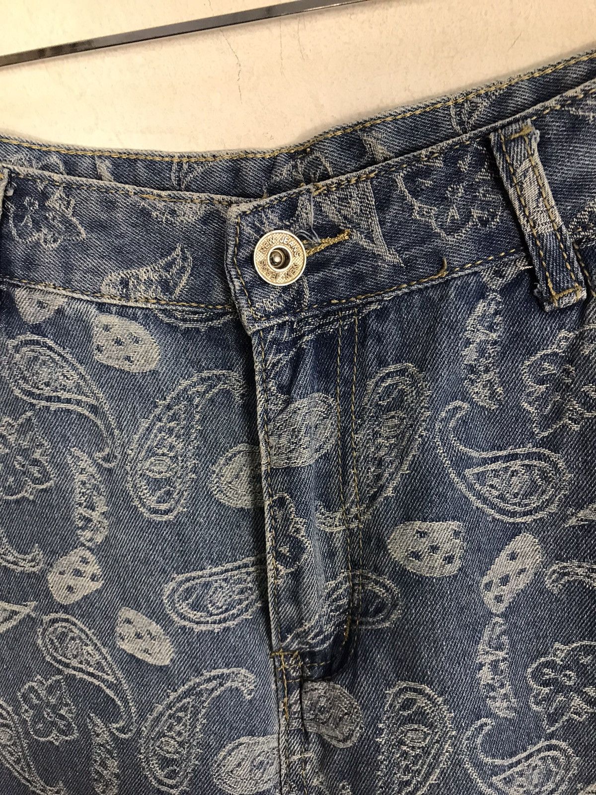 Japanese Brand × Vintage Vintage Japanese Brand Carpenter Paisley Art Denim Shorts Size US 30 / EU 46 - 7 Thumbnail