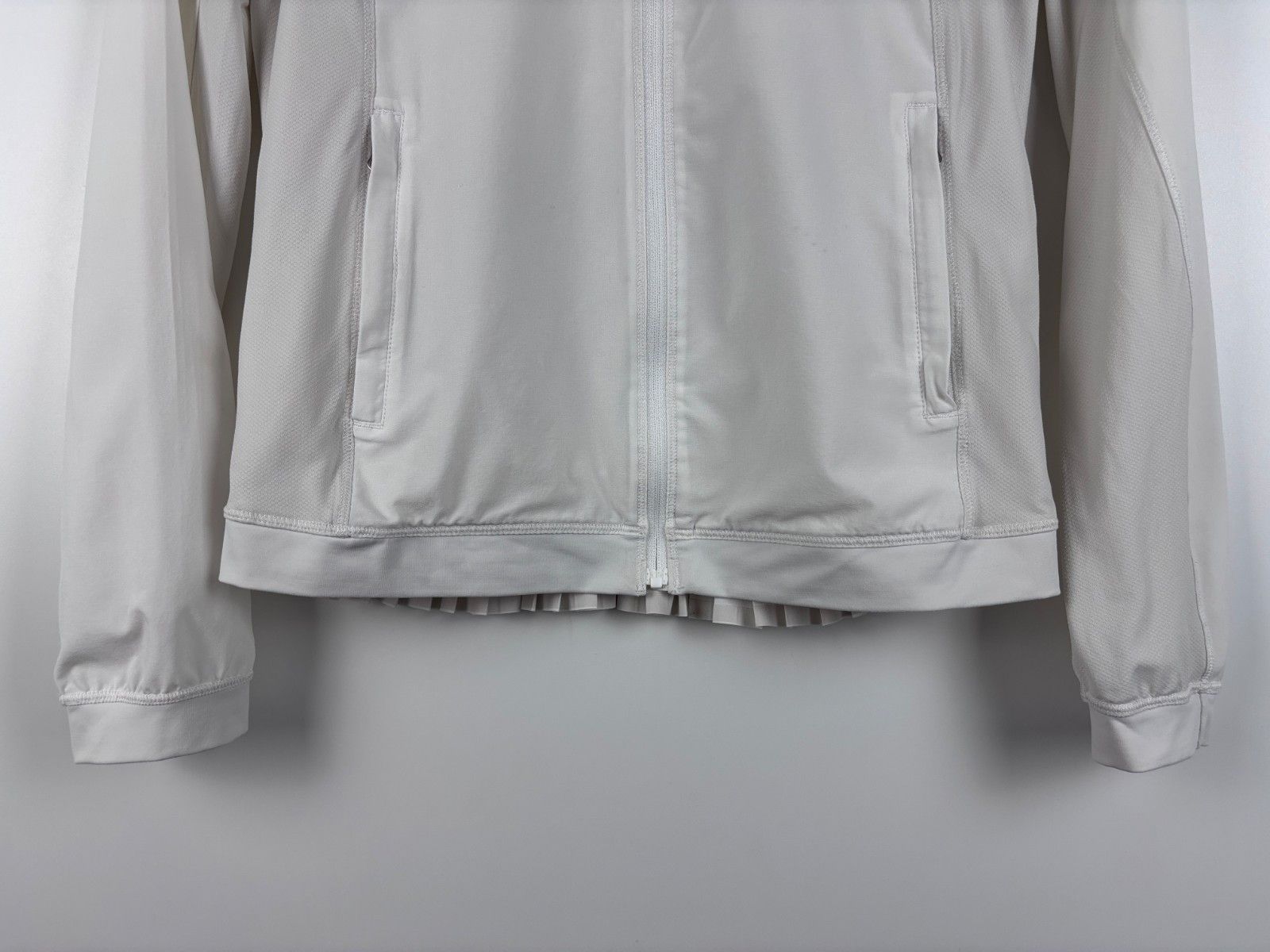 Lululemon Womens Lululemon Track Zip Jacket White Size ~XS Size S / US 4 / IT 40 - 4 Thumbnail