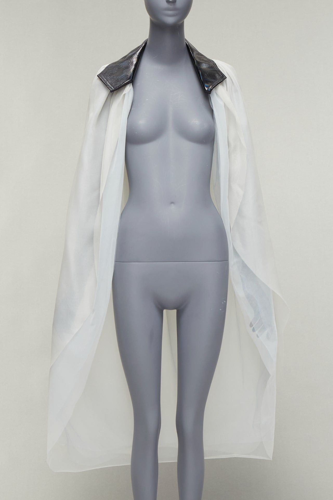 Maticevski MATICEVSKI 2019 Focus white 100% silk patent collar high low cape AU8 M Size M / US 6-8 / IT 42-44 - 1 Thumbnail