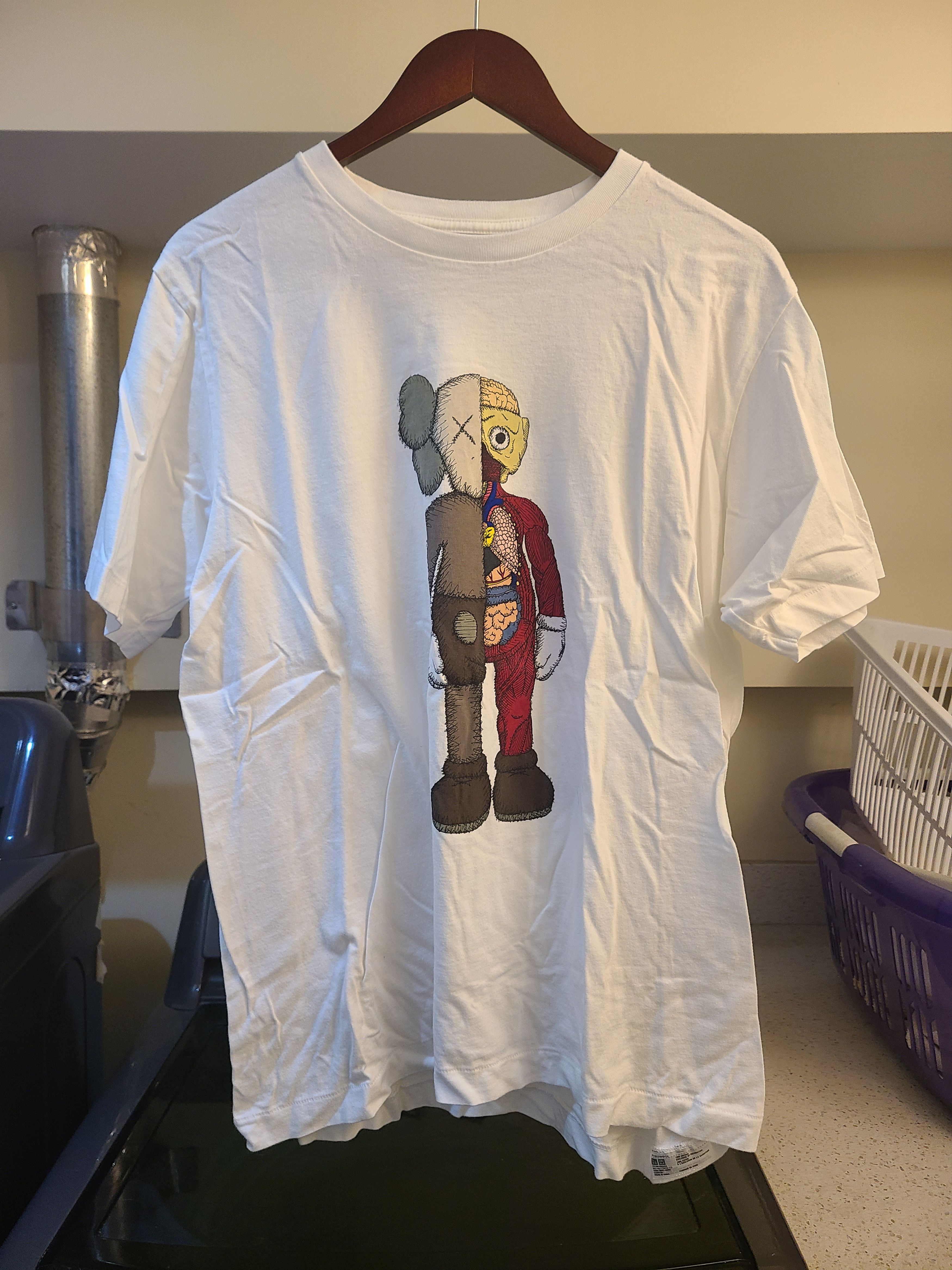 Uniqlo Uniqlo x Kaws Size US L / EU 52-54 / 3 - 2 Thumbnail