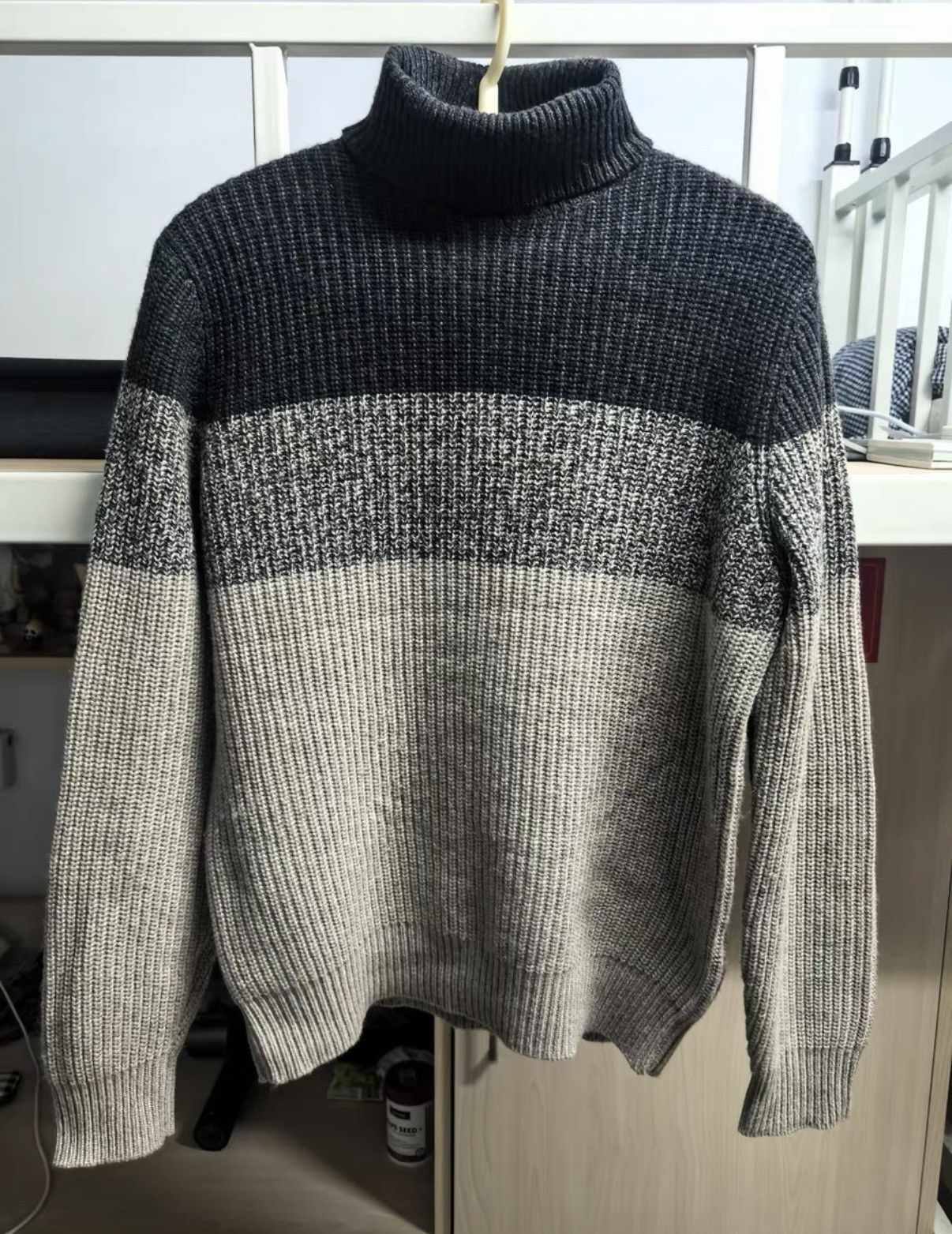 Brunello Cucinelli Brunello Cucinelli Color-Blocked High-Neck Cashmere Sweater Size US S / EU 44-46 / 1 - 1 Thumbnail