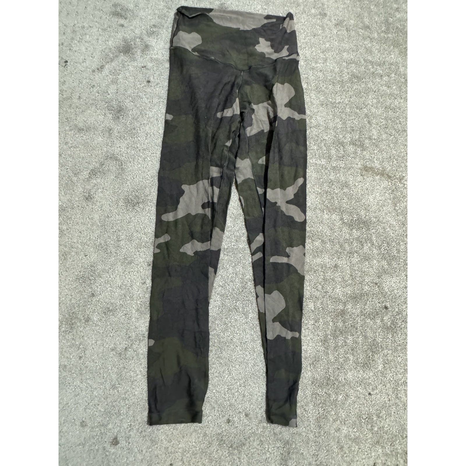 Vintage Aerie Women Activewear Pants M Green Camouflage High Rise Compression Leggings with Pockets Size 32" / US 10 / IT 46 - 3 Thumbnail
