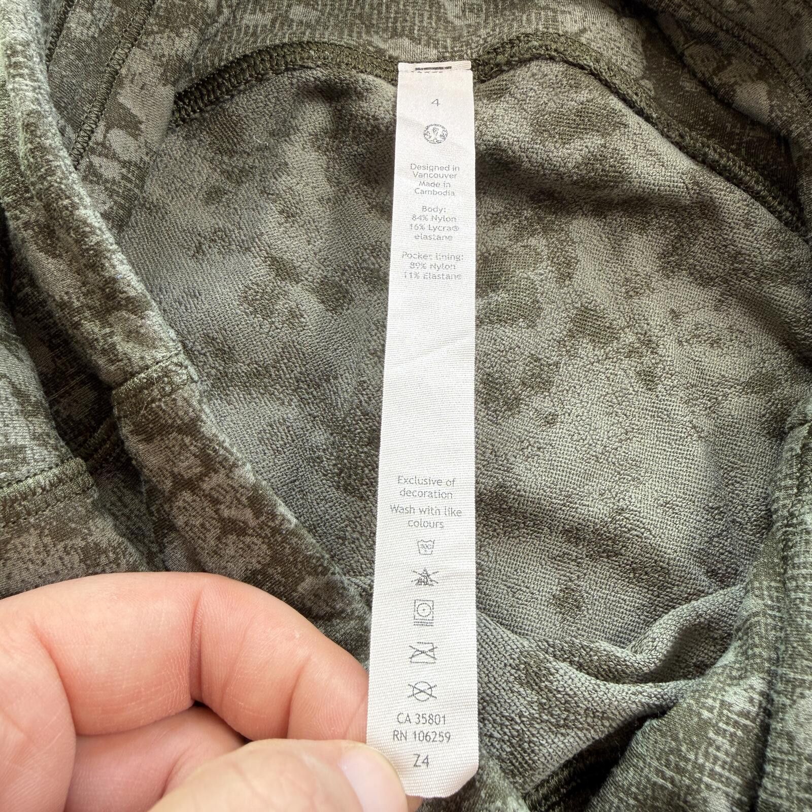 Lululemon Lululemon Floral Camo High Rise Leggings Womens 4 Yoga Pants Size 27" / US 4 / IT 40 - 3 Thumbnail