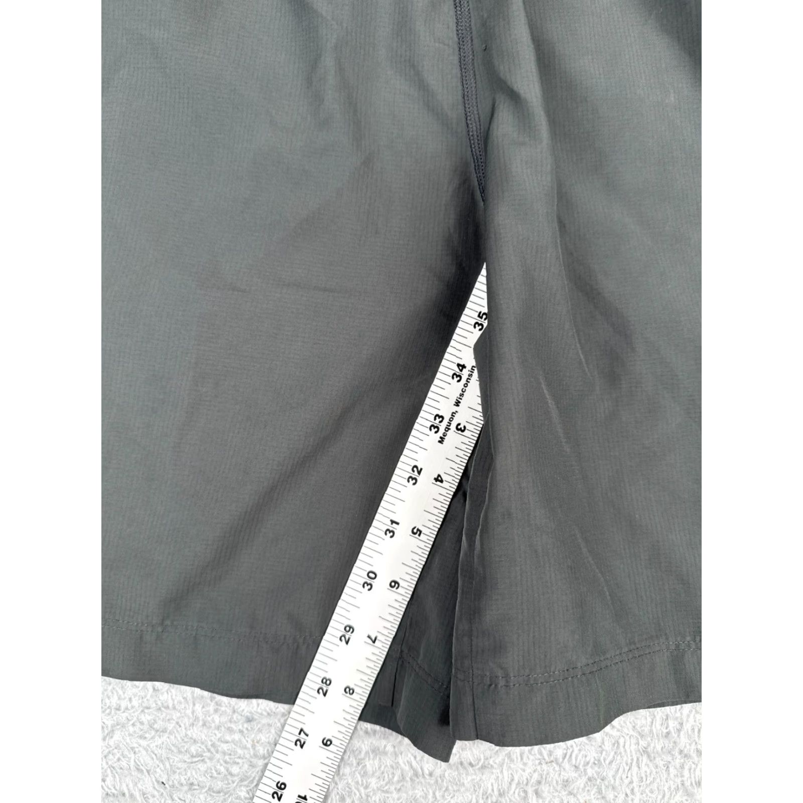 Vintage Columbia Shorts Mens XL Gray 100% Polyester Cargo Pockets Quick Dry Lightweight Inseam 8in Athletic Outdoor Beach Size US 36 / EU 52 - 6 Thumbnail