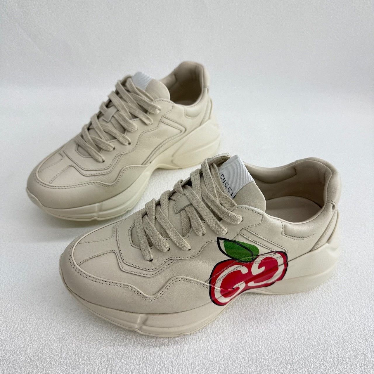 Gucci Gucci White Lowtop Sneakers us_5 Women Size US 5 / IT 35 - 1 Thumbnail