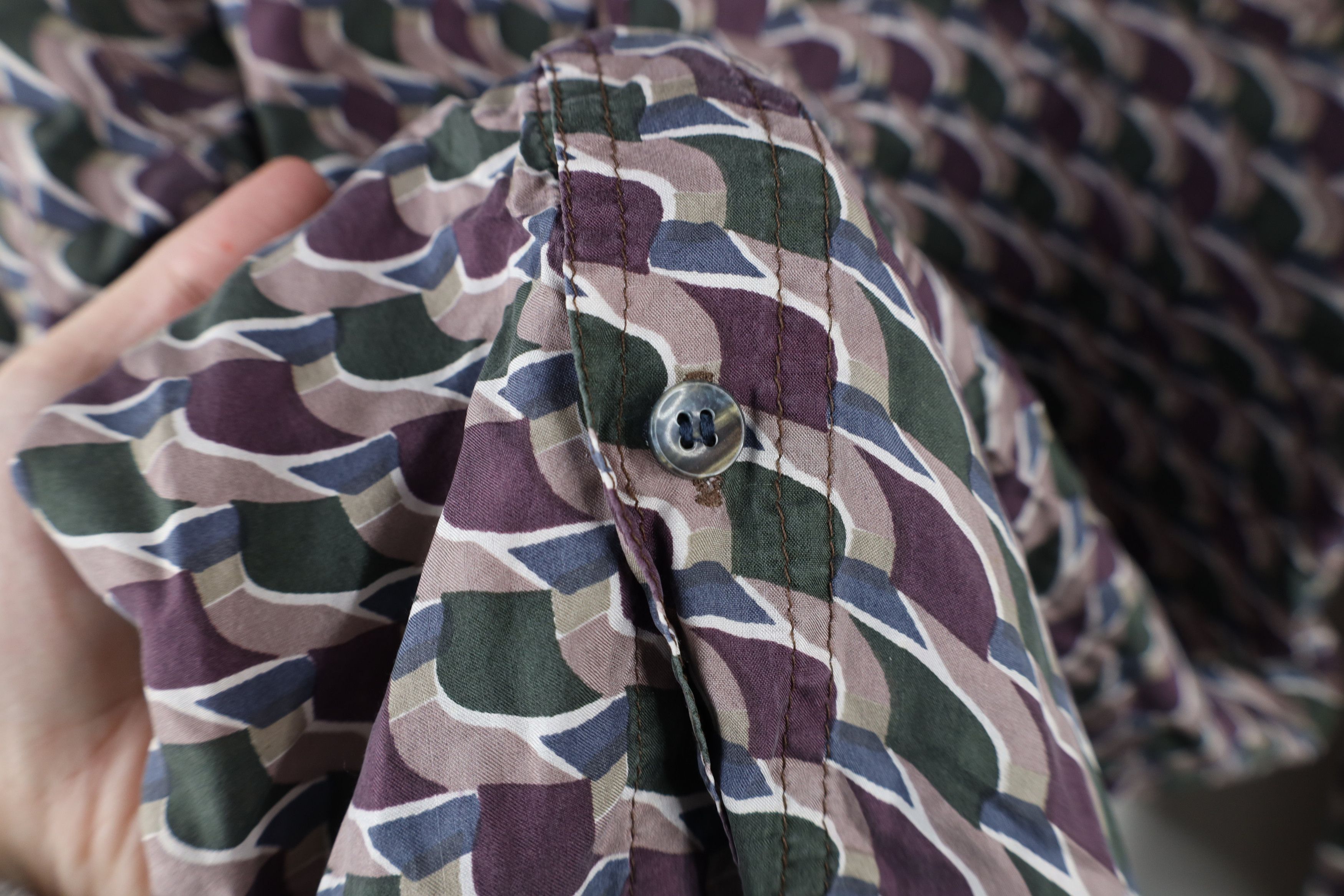 Vintage Vintage 90s Streetwear Silk Geometric Collared Button Shirt Size US L / EU 52-54 / 3 - 5 Thumbnail
