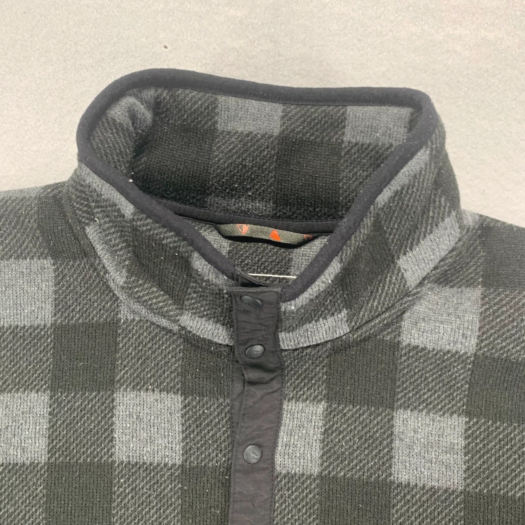 Vintage L.L. Bean Sweatshirt Mens Large Regular Black Check Snap Button Slightly Fitted Size US L / EU 52-54 / 3 - 4 Thumbnail
