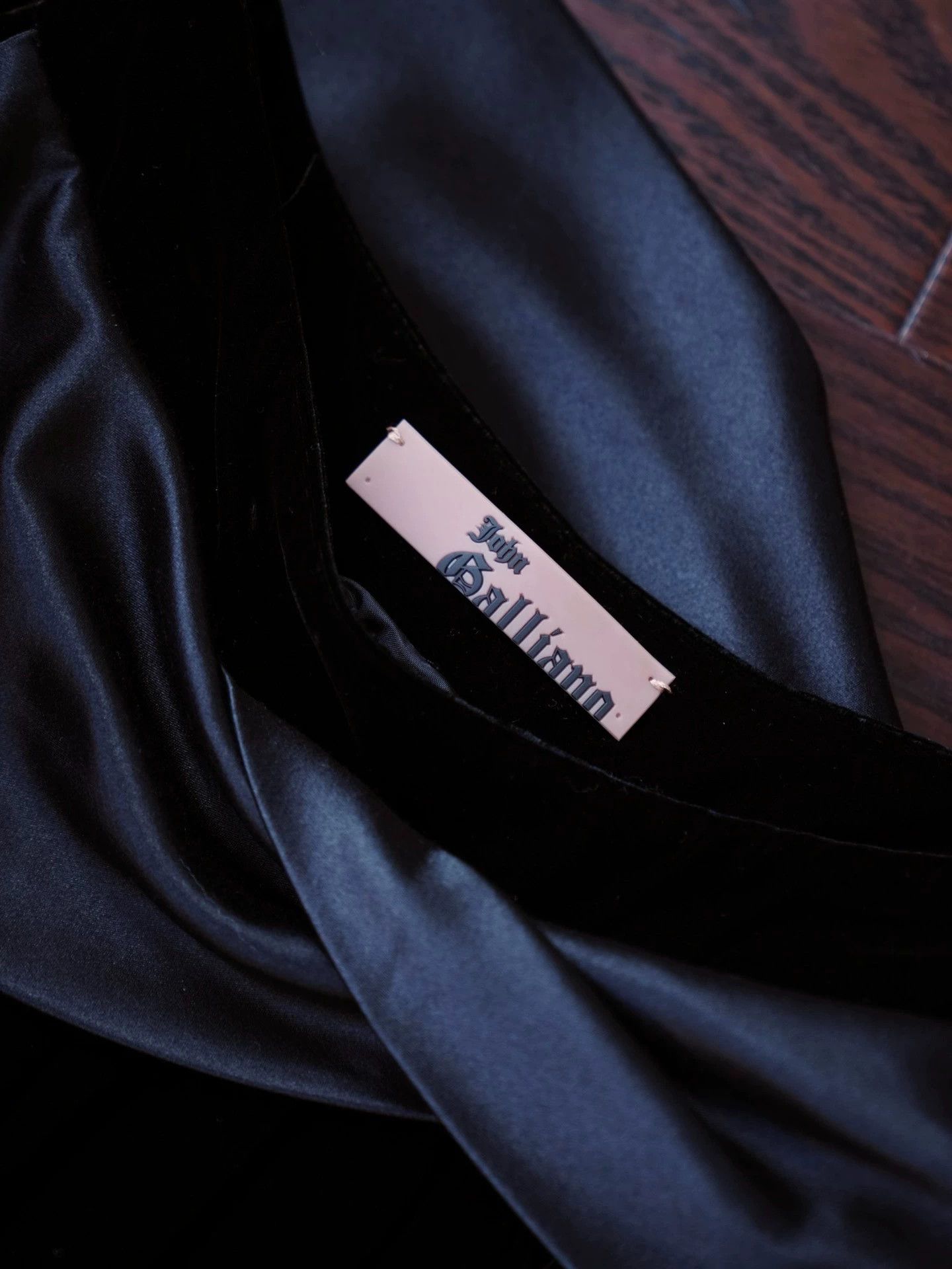 John Galliano John Galliano Velvet Satin Skirt Italy Fr36/S Size 26" / US 2 / IT 38 - 5 Thumbnail