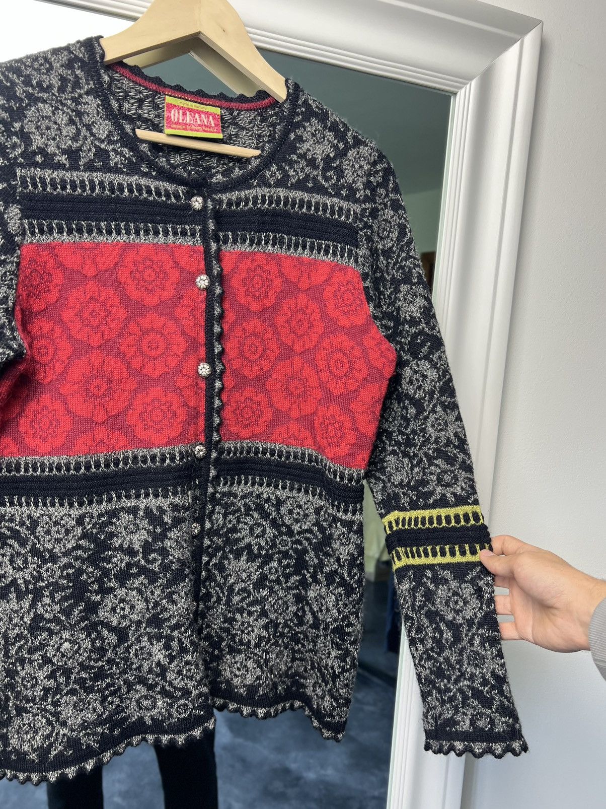 Designer Oleana Norway Alpaca Floral Cardigan Sweater Size M Size M / US 6-8 / IT 42-44 - 13 Thumbnail