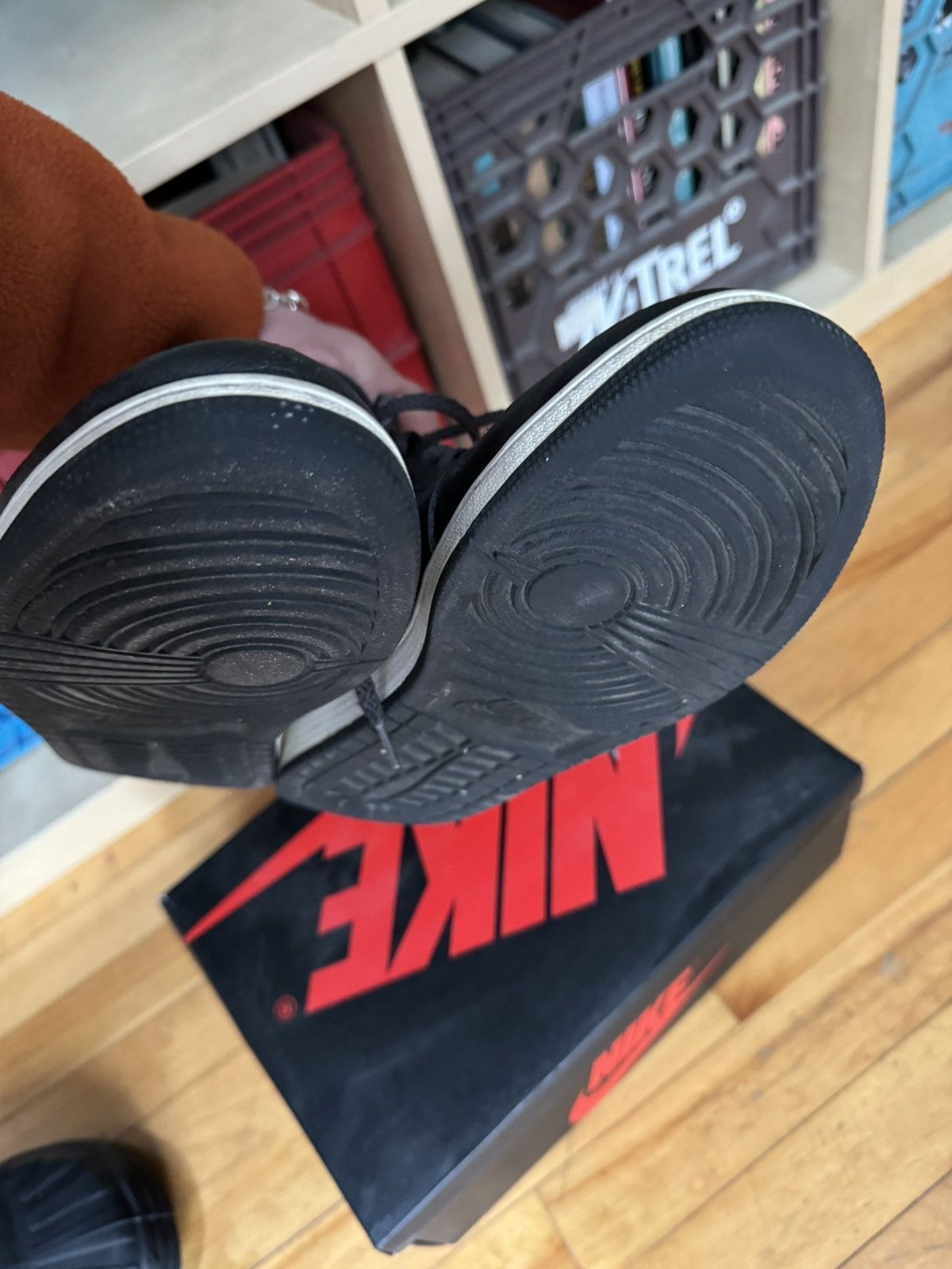 Jordan Brand Air Jordan 1 High OG "Shadow" 2018 Size US 8 / EU 41 - 7 Thumbnail