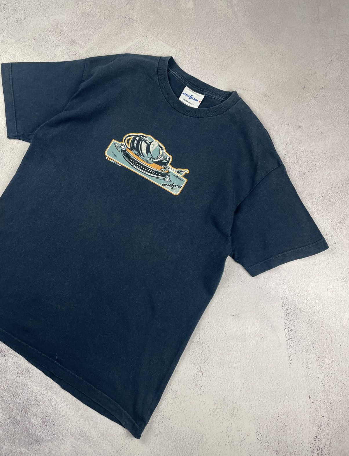 Vintage Vintage Esdjco Djart DJ Turntable Tee USA Made Size L Size US L / EU 52-54 / 3 - 2 Thumbnail