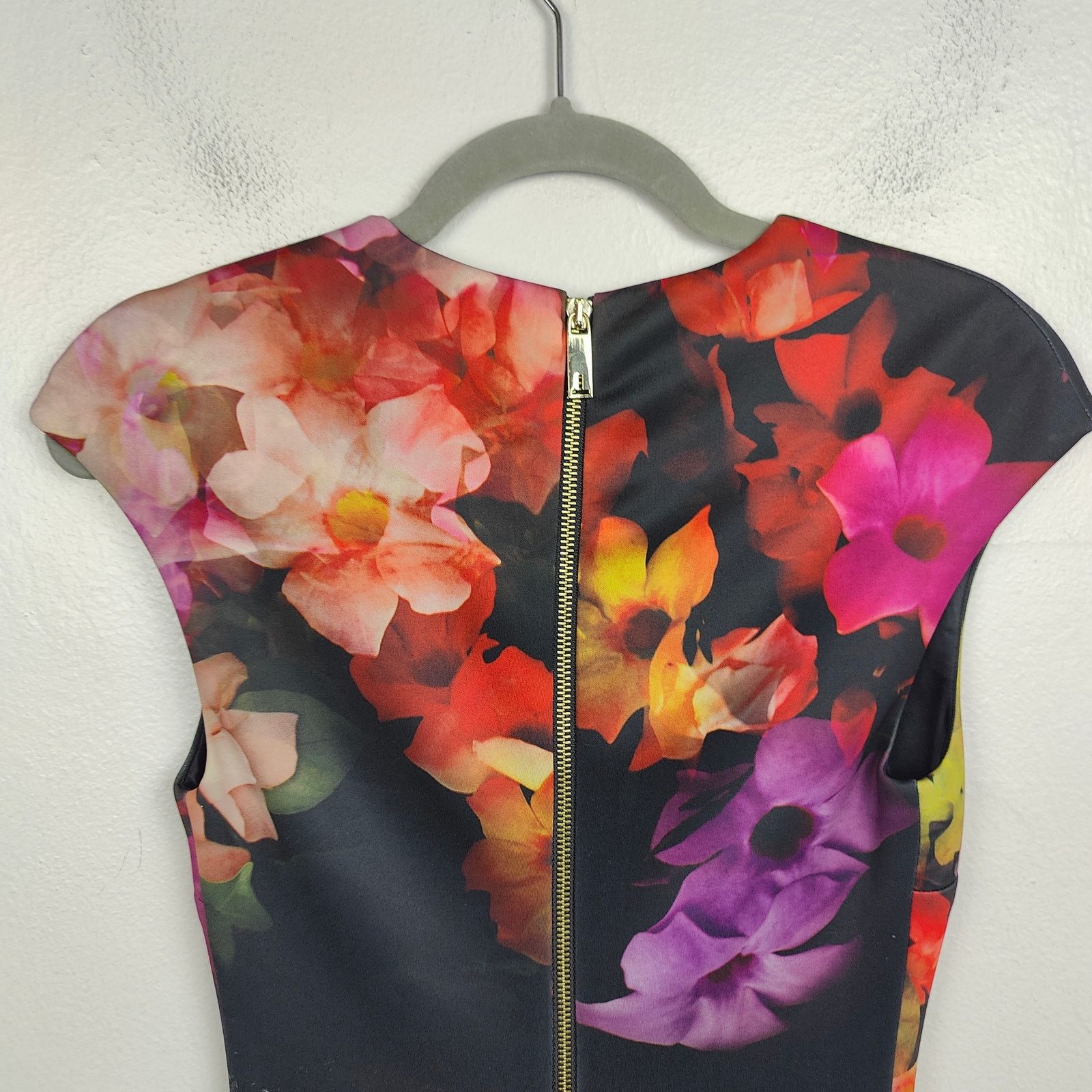Ted Baker Ted Baker Catina Midi Dress 1 XS Black Floral Cap Sleeve Size XS / US 0-2 / IT 36-38 - 4 Thumbnail