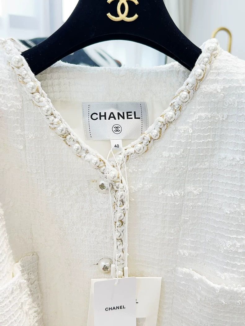 Chanel Chanel 25P Spring and Summer Preview White 40-yard Pearl R Size S / US 4 / IT 40 - 4 Thumbnail