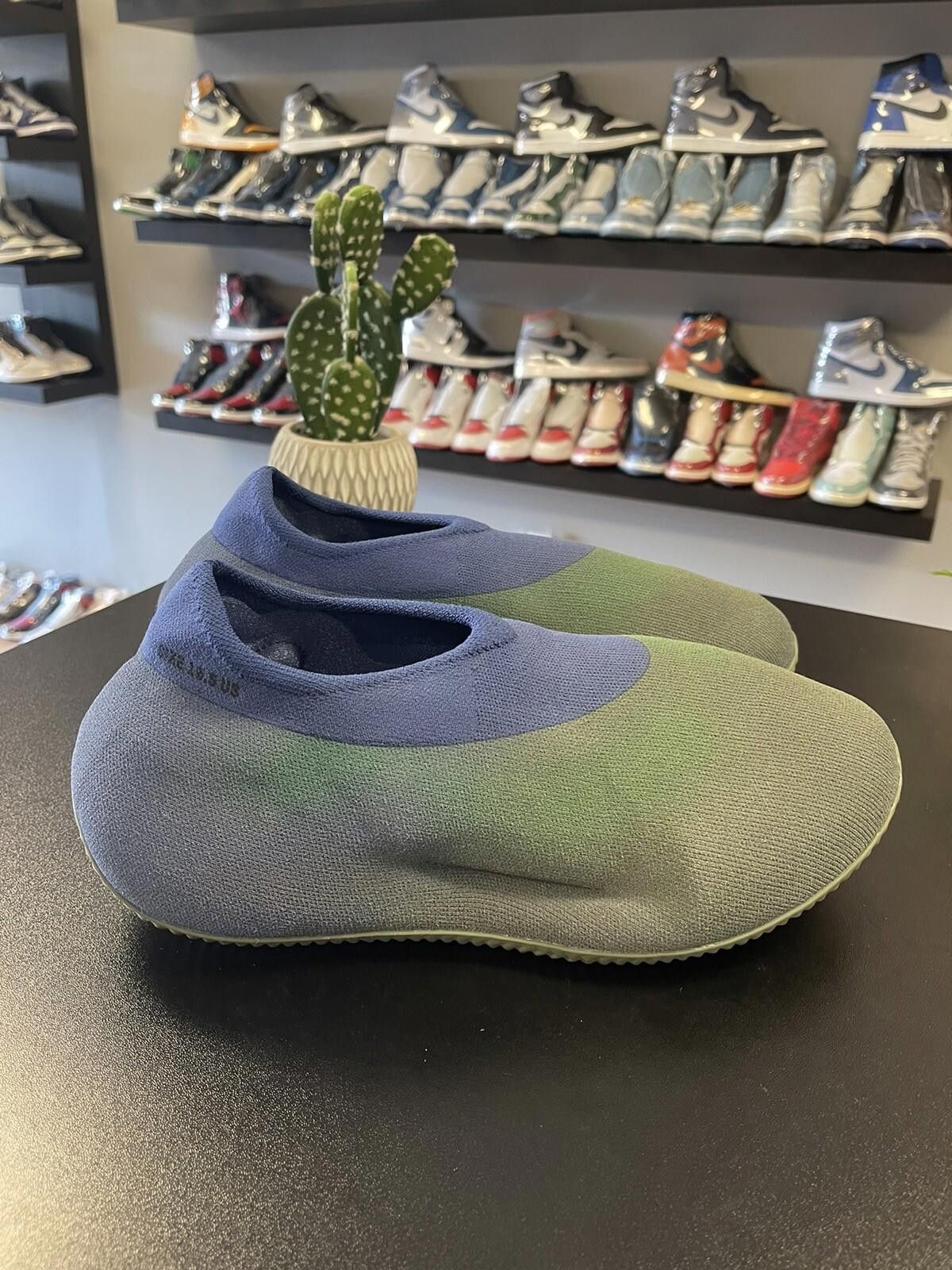 Yeezy Yeezy Knit Runner Faded Azure Size 10.5 Gently Worn VNDS Size US 10.5 / EU 43-44 - 3 Thumbnail