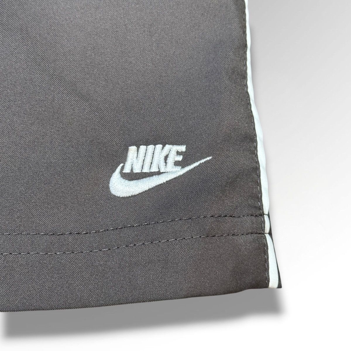 Nike Vintage Nike Gray Athletic Shorts Size US 36 / EU 52 - 2 Thumbnail