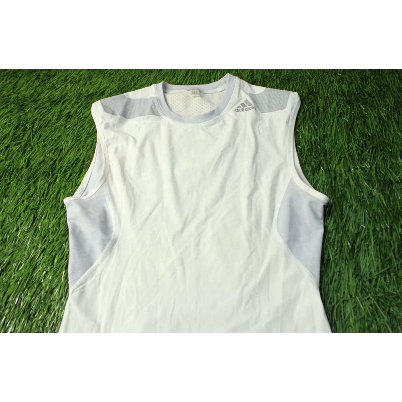 Adidas ADIDAS VEST SHIRT JERSEY ORIGINAL SIZE XL MEN SLEEVELESS CROSSFIT BASE LAYERS WHITE AND GRAY 2014 Size US XL / EU 56 / 4 - 3 Thumbnail