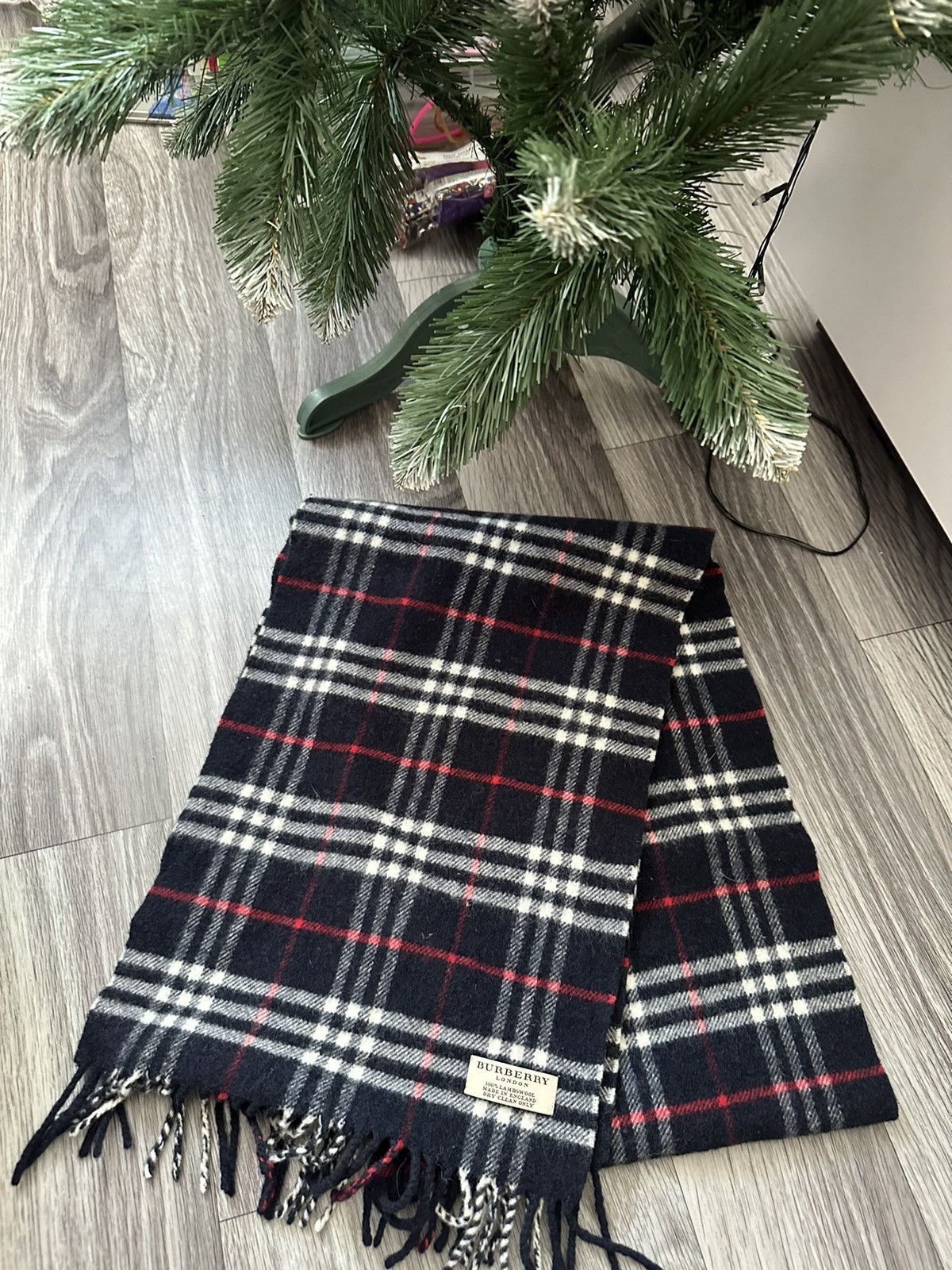Burberry Vintage Burberry Black Nova Check Lambswool Scarf Size ONE SIZE - 2 Thumbnail