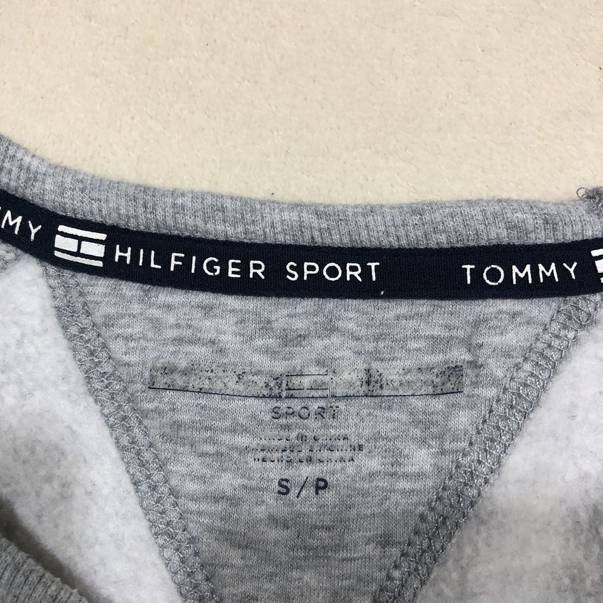 Japanese Brand × Tommy Hilfiger TOMMY HILFIGER Small Embroidered Logo Sweatshirt Size S / US 4 / IT 40 - 9 Thumbnail