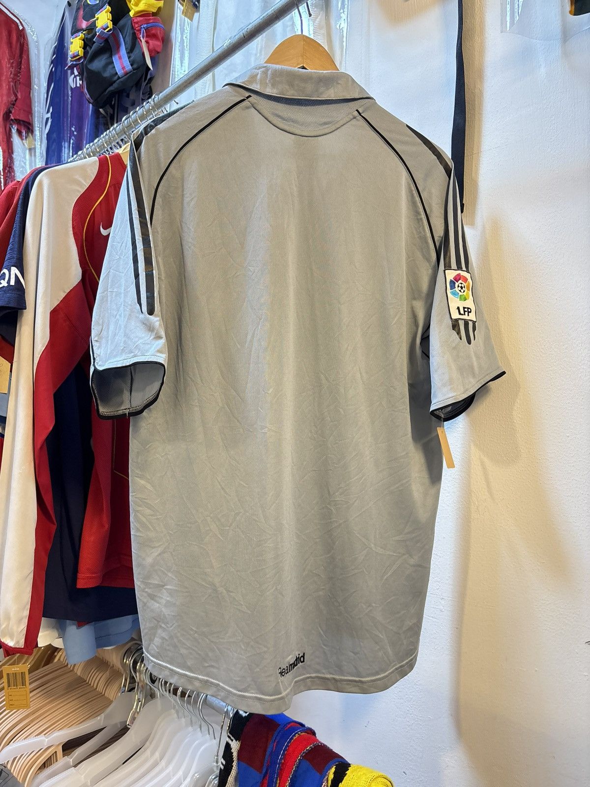 Adidas Vintage 2005-2006 Real Madrid Home Kit Size US M / EU 48-50 / 2 - 4 Thumbnail