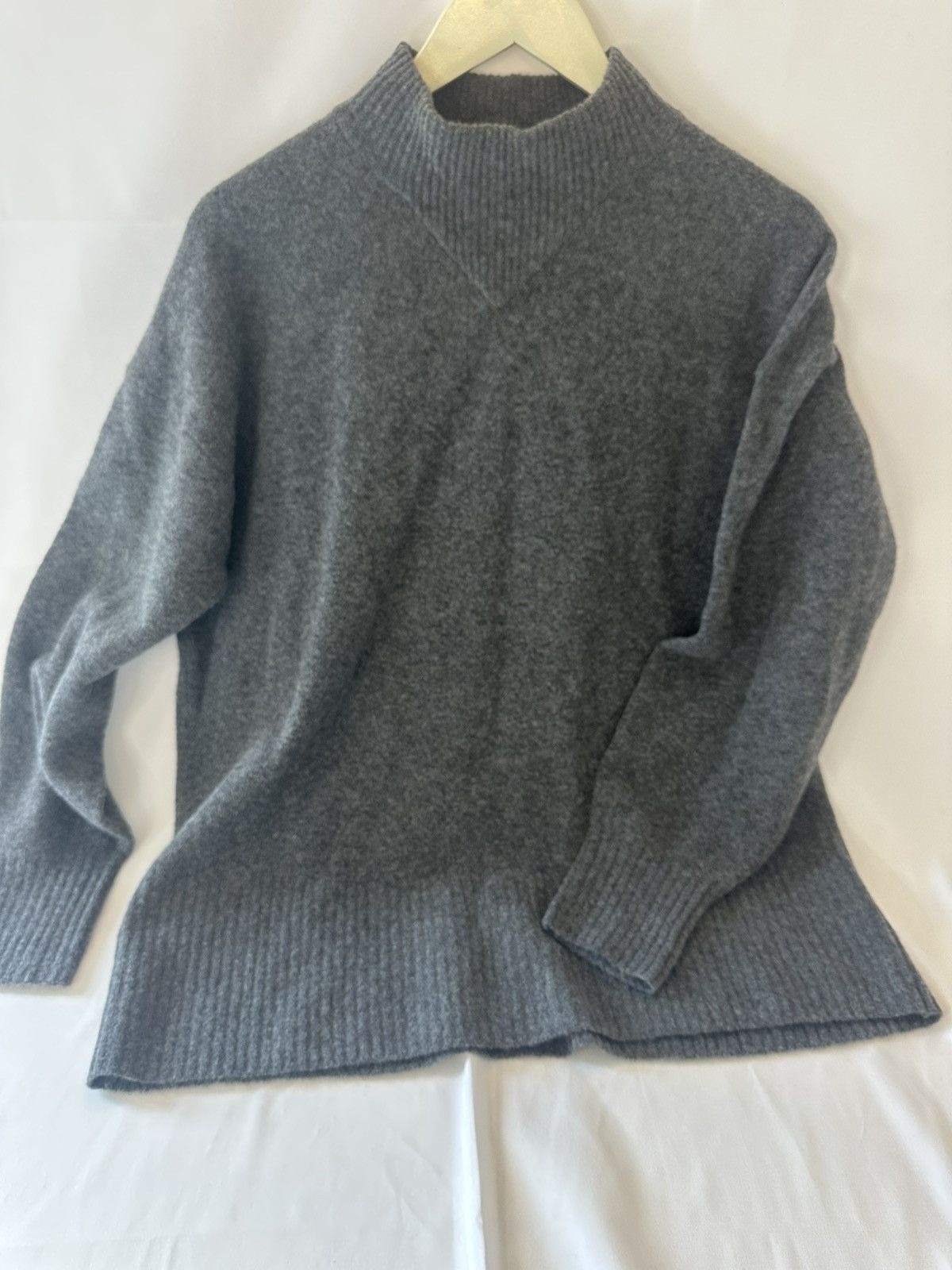 Everlane Everlane Gray Wool Blend Cowl Neck Sweater Size M Long Sleev Size M / US 6-8 / IT 42-44 - 1 Thumbnail