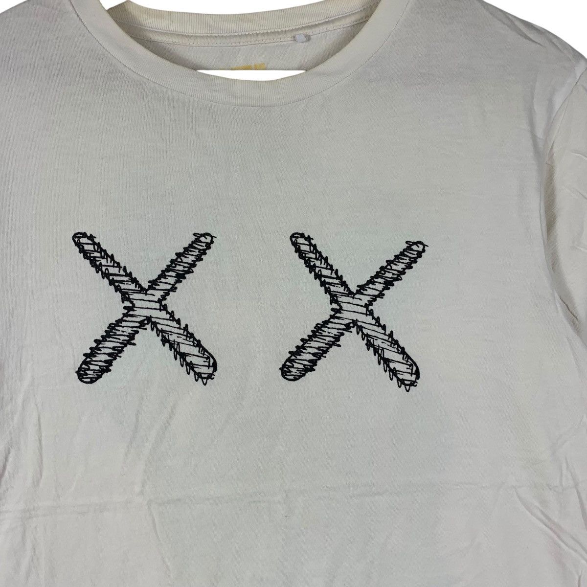 Kaws KAWS x UNIQLO COMPANION 2000 Tokyo Store Edition Tee Shirt Size US S / EU 44-46 / 1 - 4 Thumbnail