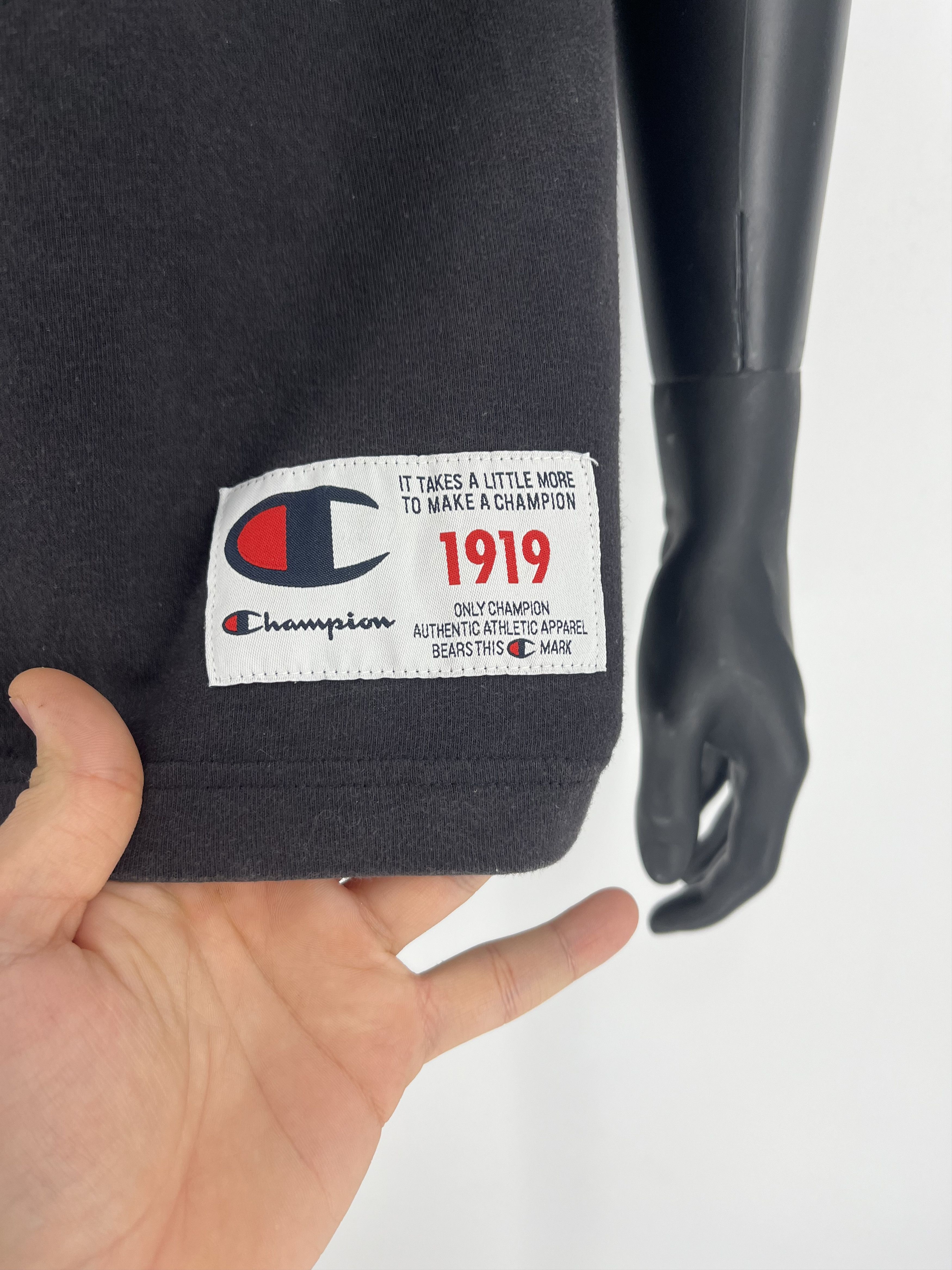 Champion × Vintage Vintage Y2K Champion Small Logo T-Shirt Streetwear Style Size US L / EU 52-54 / 3 - 7 Thumbnail