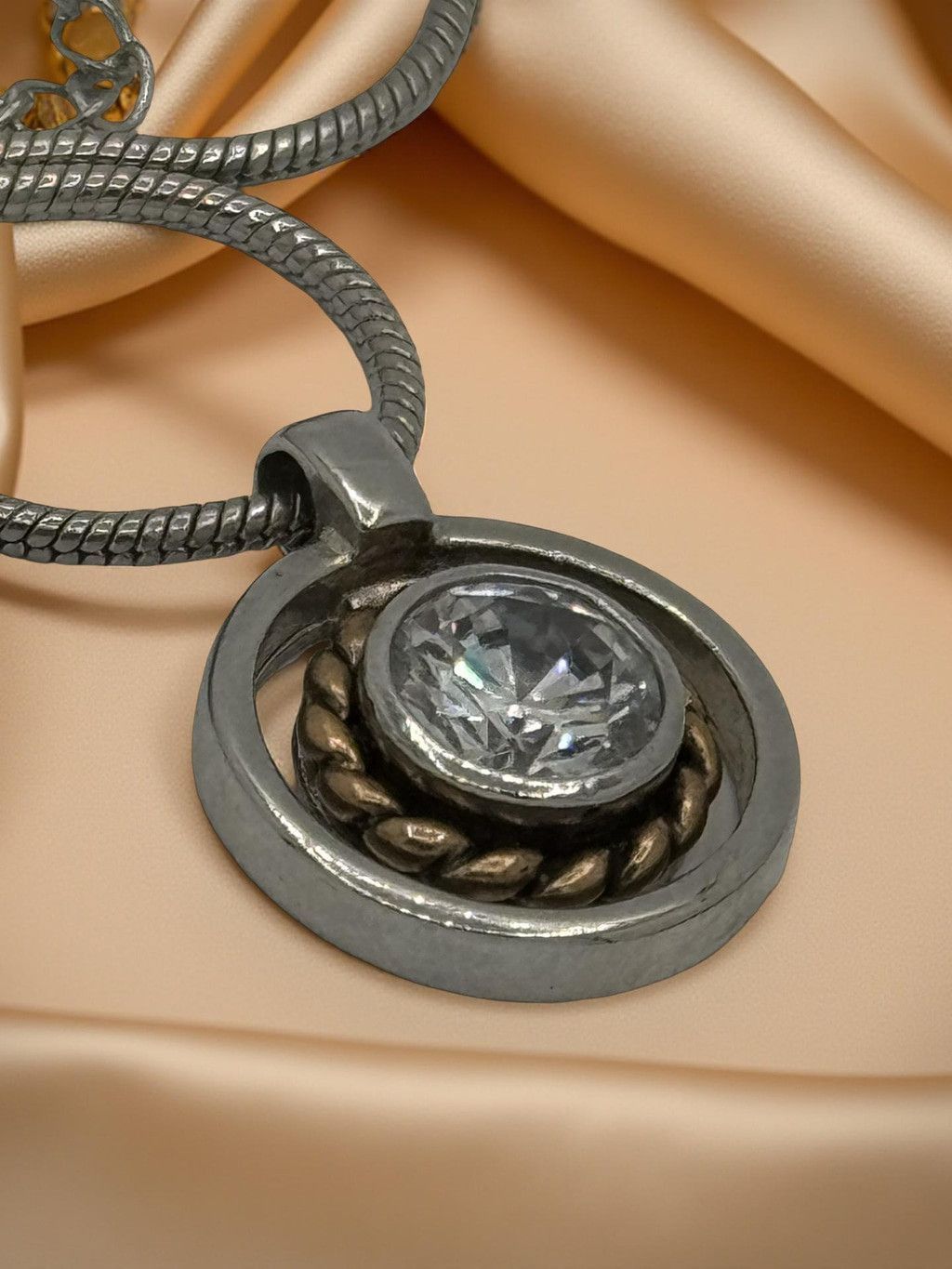 Other Contemporary Vintage Rhinestone Bezel Pendant Necklace Y2K Size ONE SIZE - 4 Thumbnail