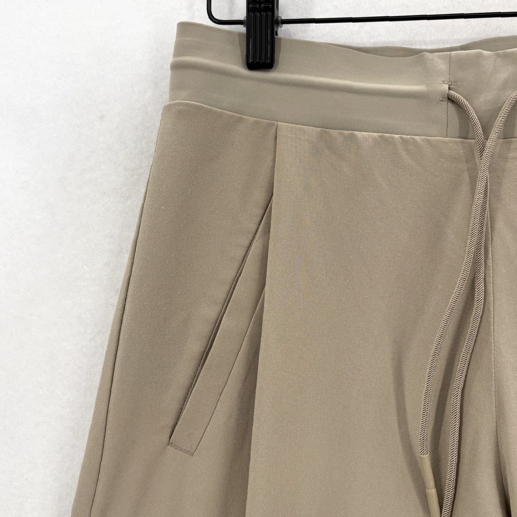 Athleta Athleta Venture Pant Jogger Pants Womens 4 Beige Hiking Pockets Zip Lightweight Stretch Tapered Size 27" / US 4 / IT 40 - 3 Thumbnail