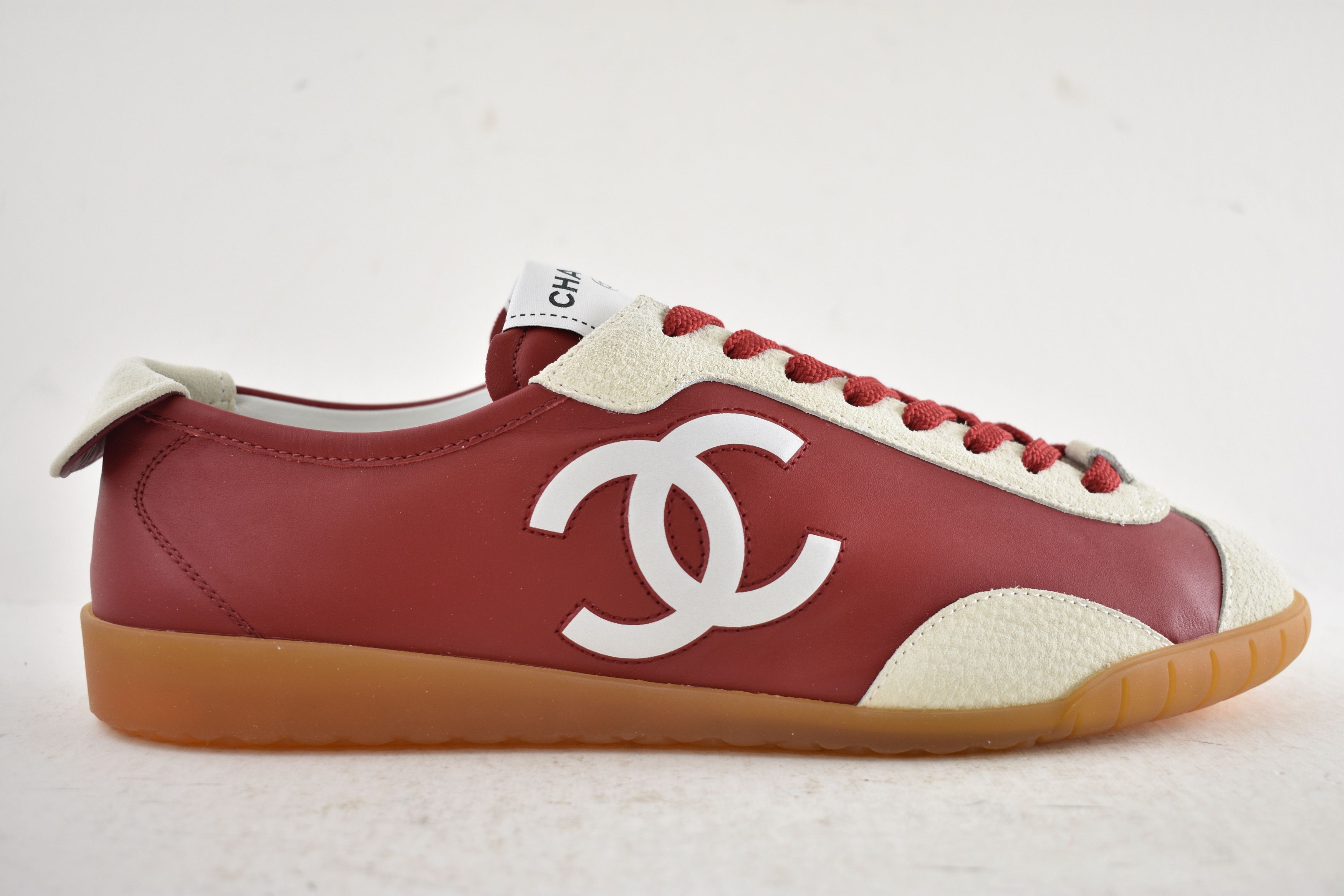Chanel 26P White Leather Suede CC Logo Runner Trainer Sneaker 39.5 Size US 9.5 / IT 39.5 - 2 Thumbnail