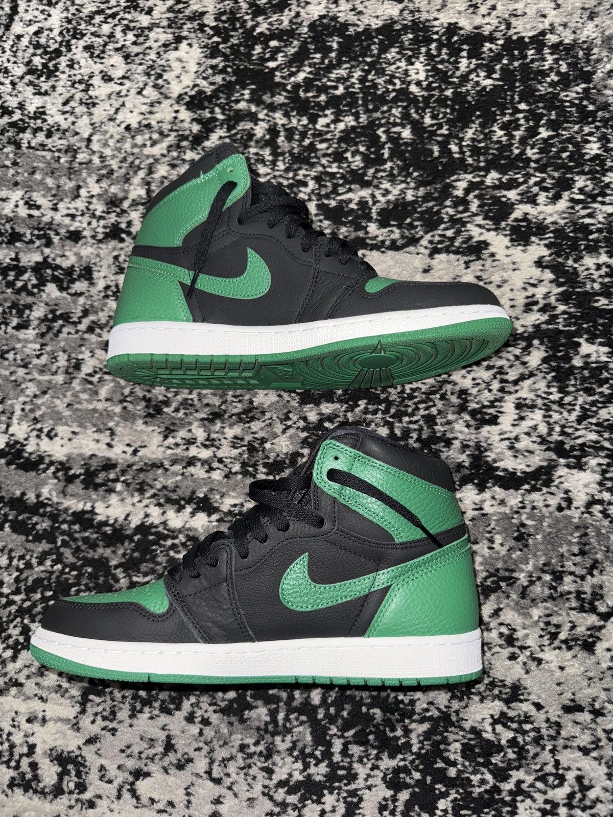 Nike Jordan 1 OG Pine Green Size US 9 / EU 42 - 2 Thumbnail
