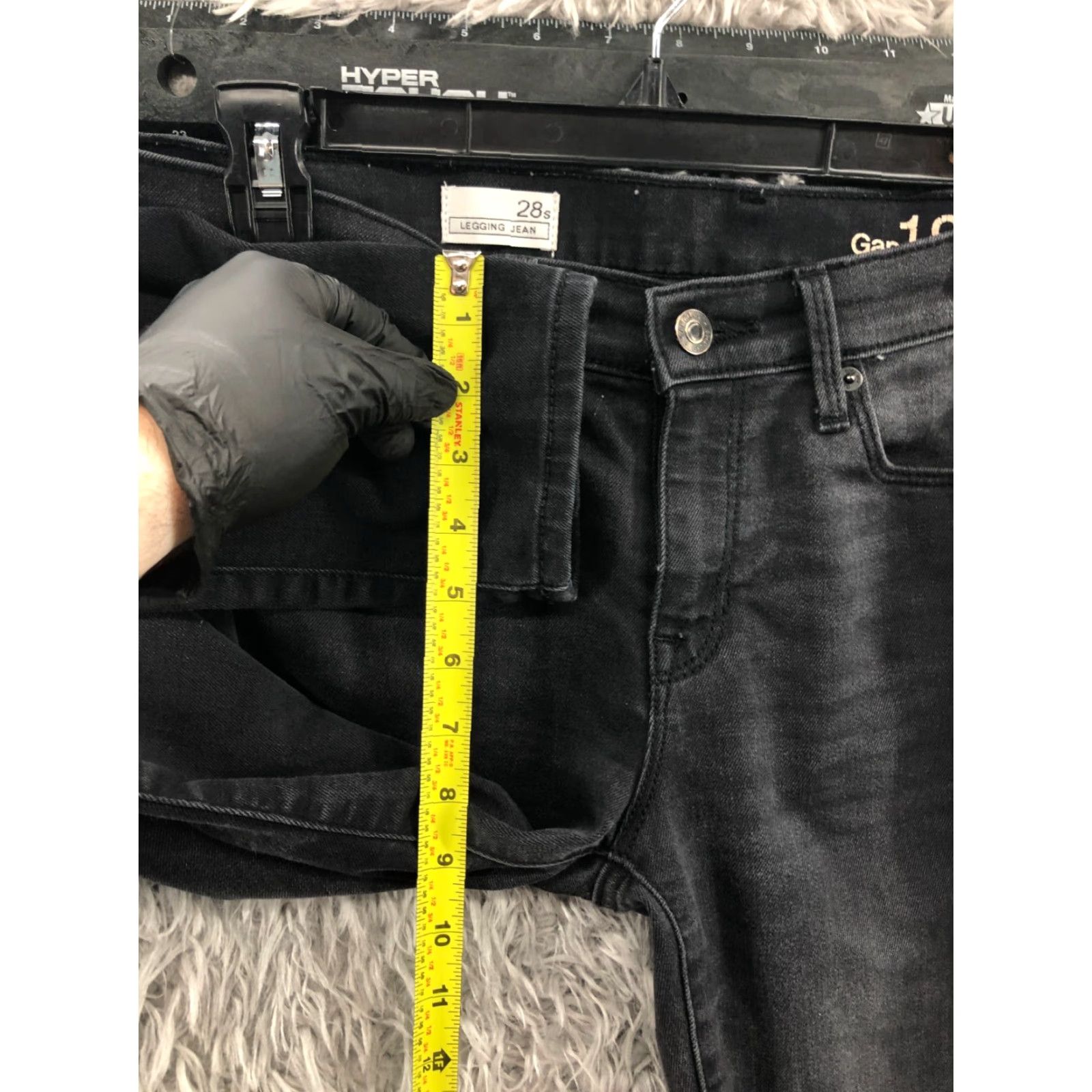 Gap Gap Jeans 1969 Black Dark Wash 28 Short Womens Jegging 5-Pocket Denim Cotton Zip Button Zipper Belt Loops Regular Rise Mid Vintage? No (No) Size 28" / US 6 / IT 42 - 4 Thumbnail