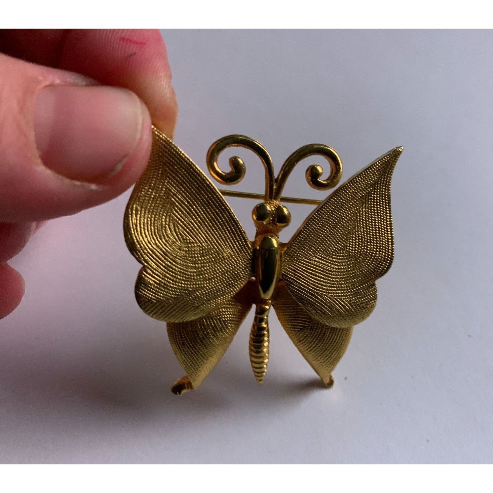 Other Vintage Womens Textured Metal Gold Toned Butterfly Pin Size ONE SIZE - 4 Thumbnail