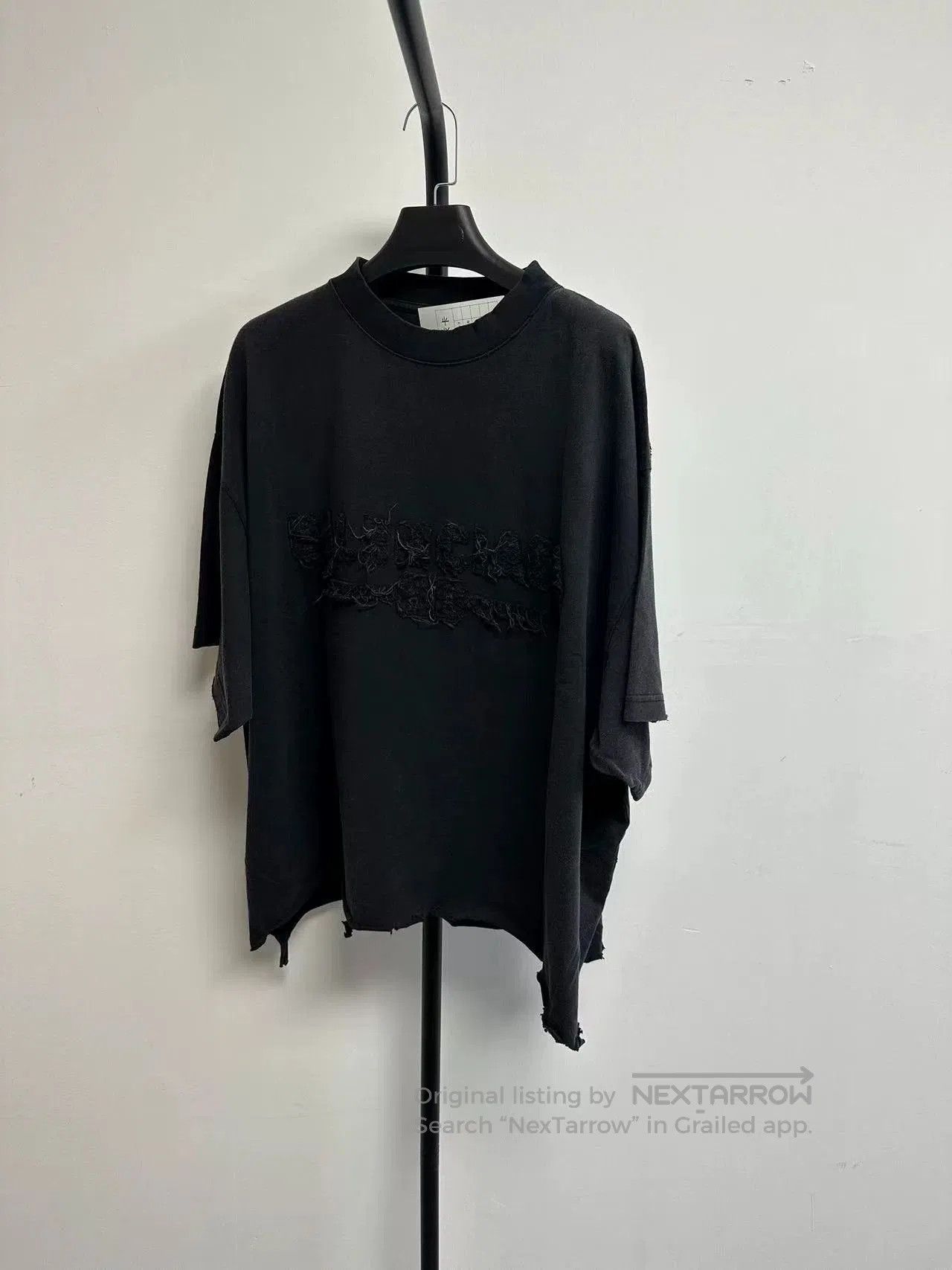 Balenciaga Balenciaga Crewneck Letter Distressed Short Sleeve T-Shirt. Size US L / EU 52-54 / 3 - 1 Thumbnail