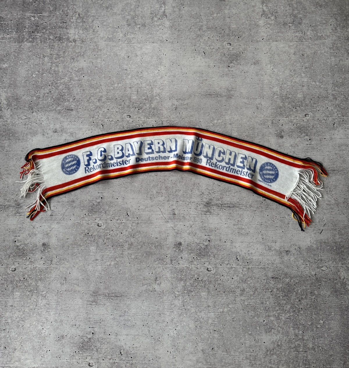 Vintage F.C. Bayern Munchen Deutscher-Meister 1990 scarf Size ONE SIZE - 1 Thumbnail