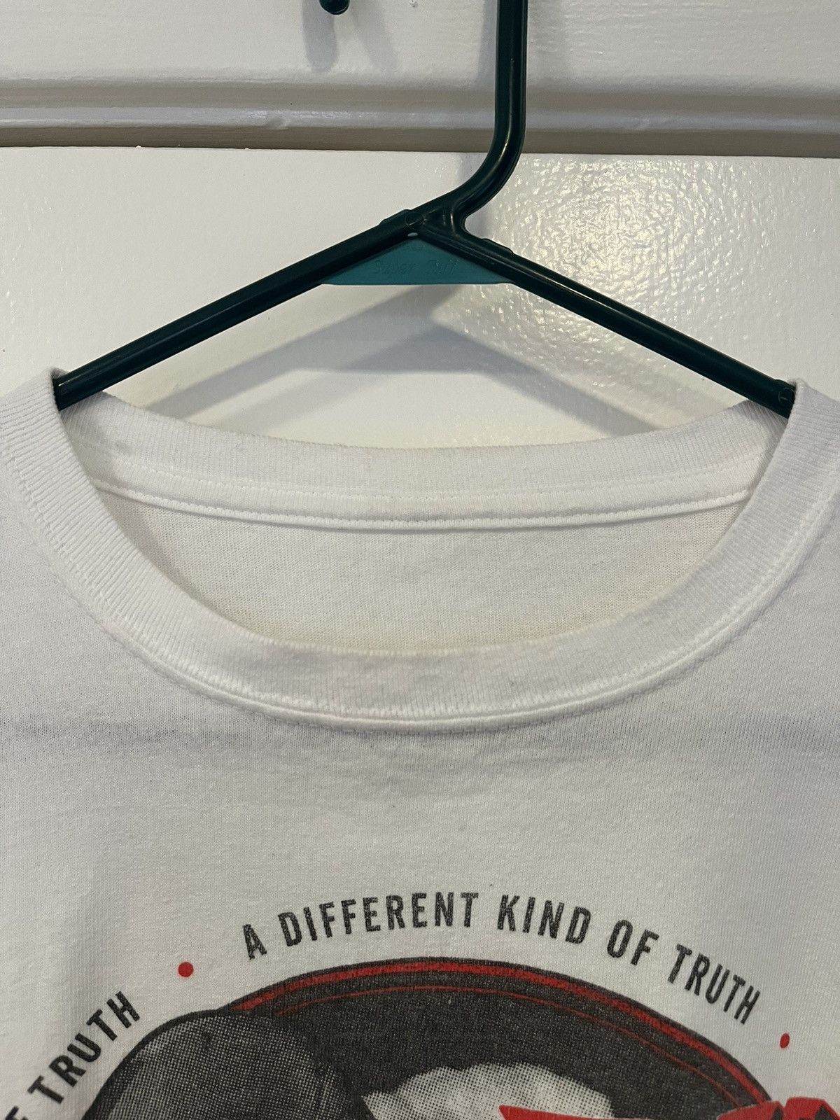 Band Tees 2011 Van Halen a different kind of truth band tshirt Size US L / EU 52-54 / 3 - 4 Thumbnail