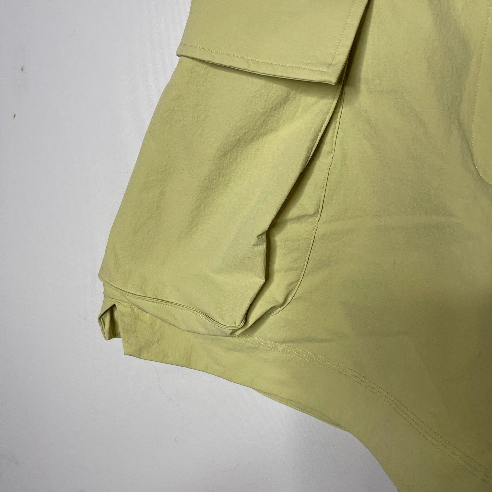 Lululemon Lululemon Relaxed Fit Super High Rise Cargo Short Lime 12 Size 34" / US 12 / IT 48 - 4 Thumbnail