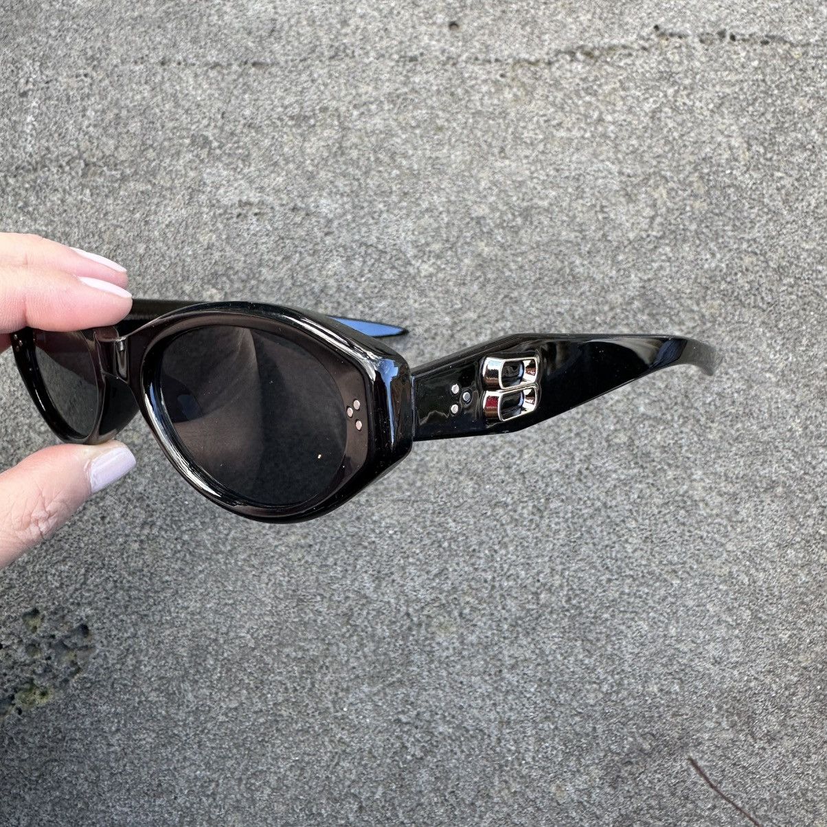Vintage SUNGLASSES BRAND NEW CLASSIC RETRO VINTAGE YT541-01 Size ONE SIZE - 2 Thumbnail