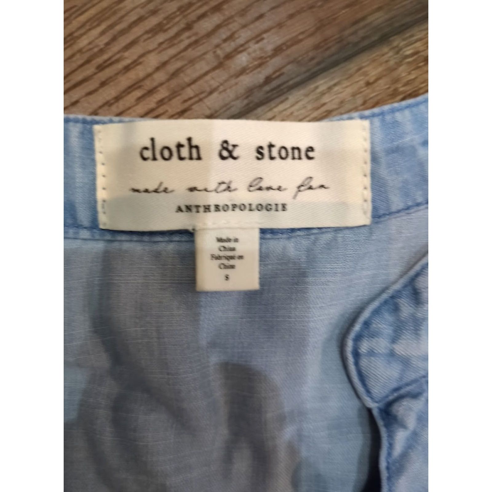 Anthropologie Cloth & Stone Anthropologie Shirt Chambray Blue Ruffle Tencel Balloon Sleeve V-Neck Knee Length Womens S Spring Casual Shirt Ladies Size S / US 4 / IT 40 - 3 Thumbnail
