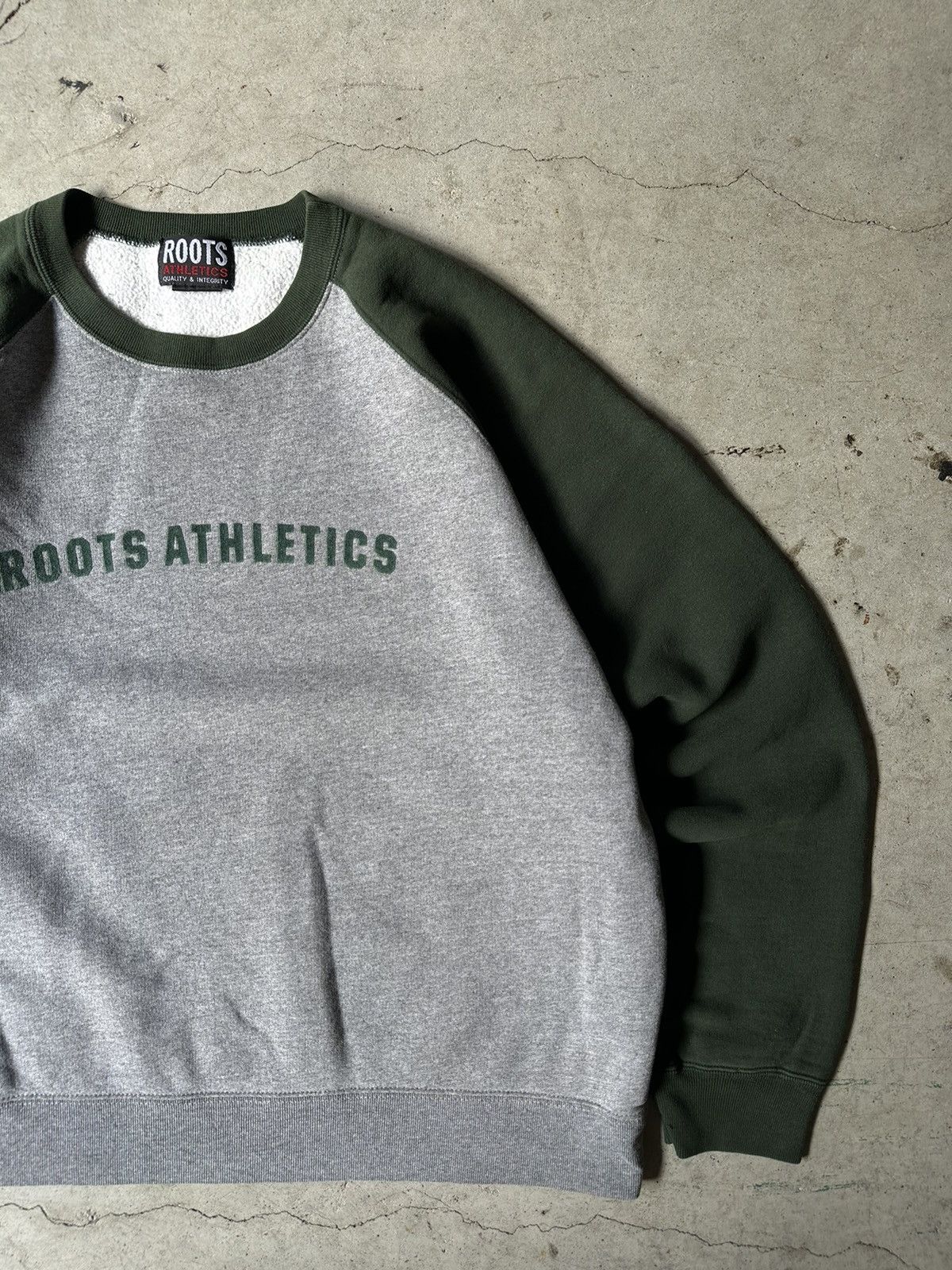 Roots Vintage Y2K Roots Athletics grey sweatshirt Size US L / EU 52-54 / 3 - 3 Thumbnail