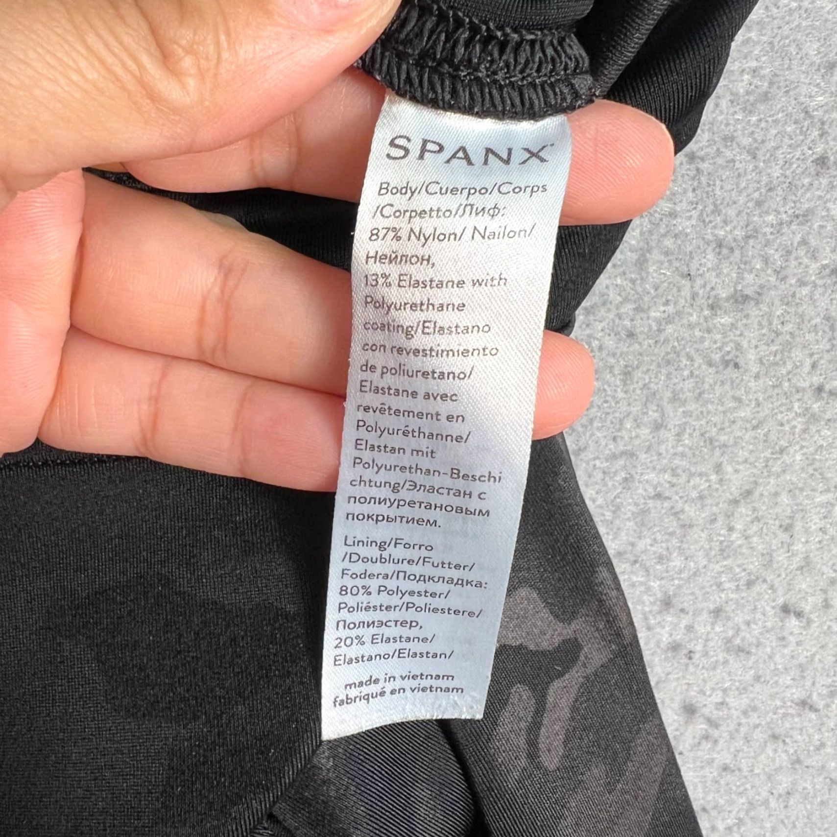 Spanx Spanx Leggings Womens Size M High-Waisted Black Camo Nylon Inseam 28in Camouflage 8/10 Vintage/Used Womens Size 32" / US 10 / IT 46 - 5 Thumbnail