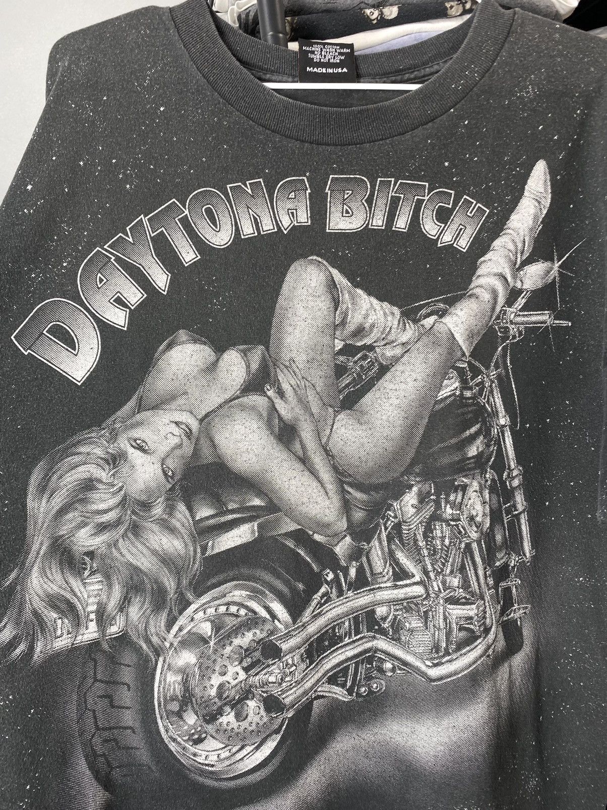 Band Tees 🔥 Vintage 1995 3D Emblem Daytona Bitch Bike Week T Shirt Size US XL / EU 56 / 4 - 10 Thumbnail