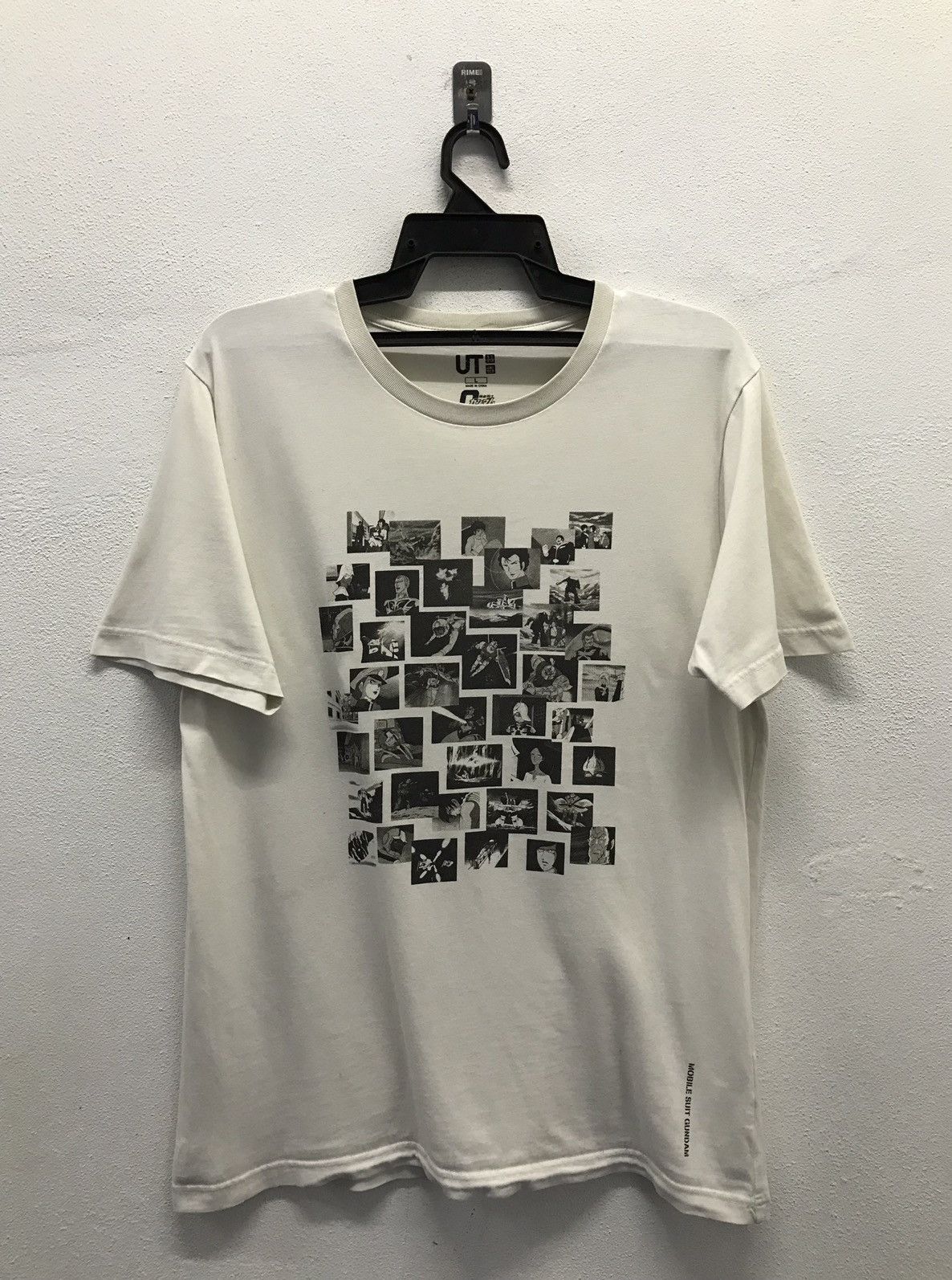 Anime × Japanese Brand × Uniqlo Vintage Uniqlo Mobile Suit Gundam Shirt Size US L / EU 52-54 / 3 - 1 Thumbnail