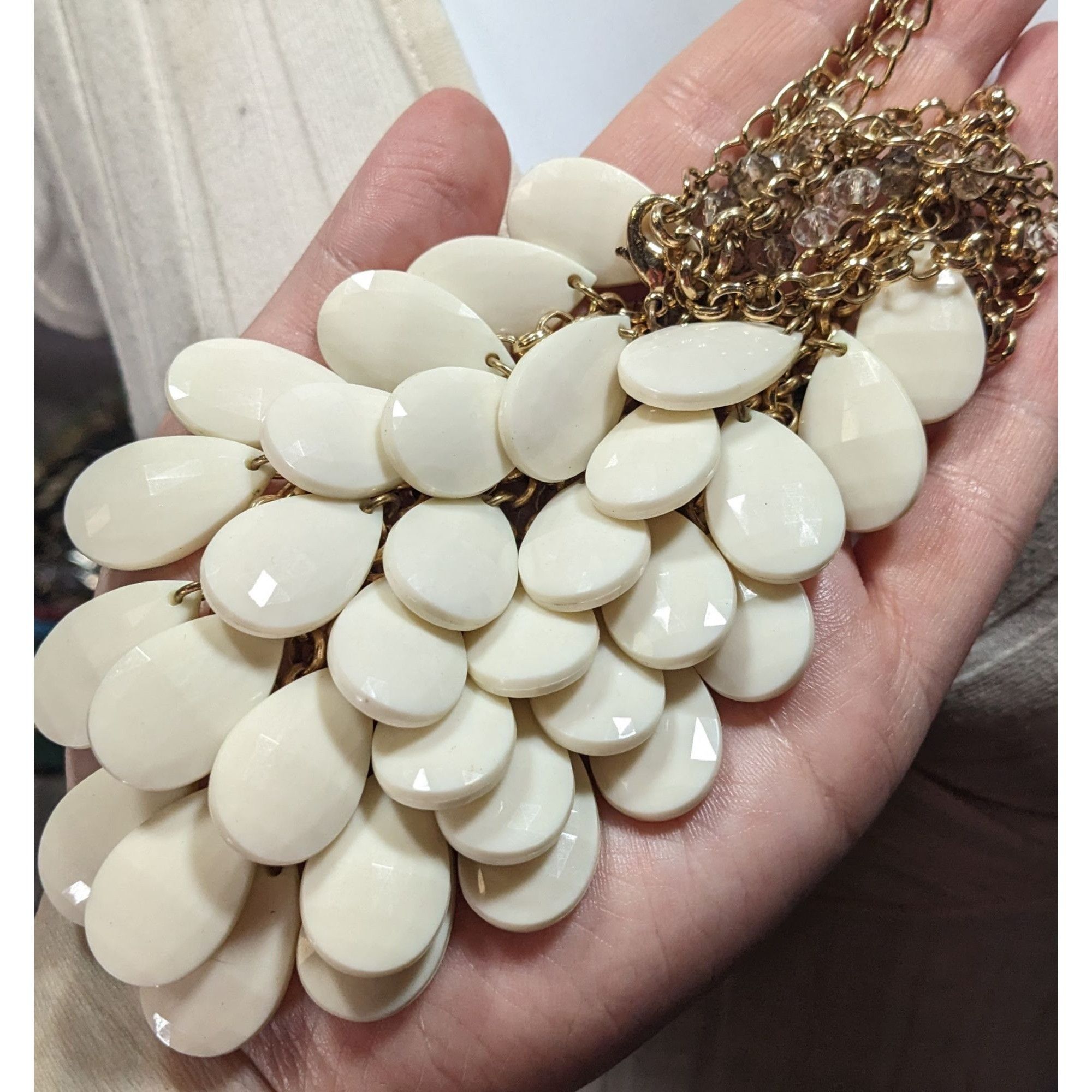 Other White Teardrop Bib Acrylic Beaded Statement Necklace With Gl Size ONE SIZE - 5 Thumbnail