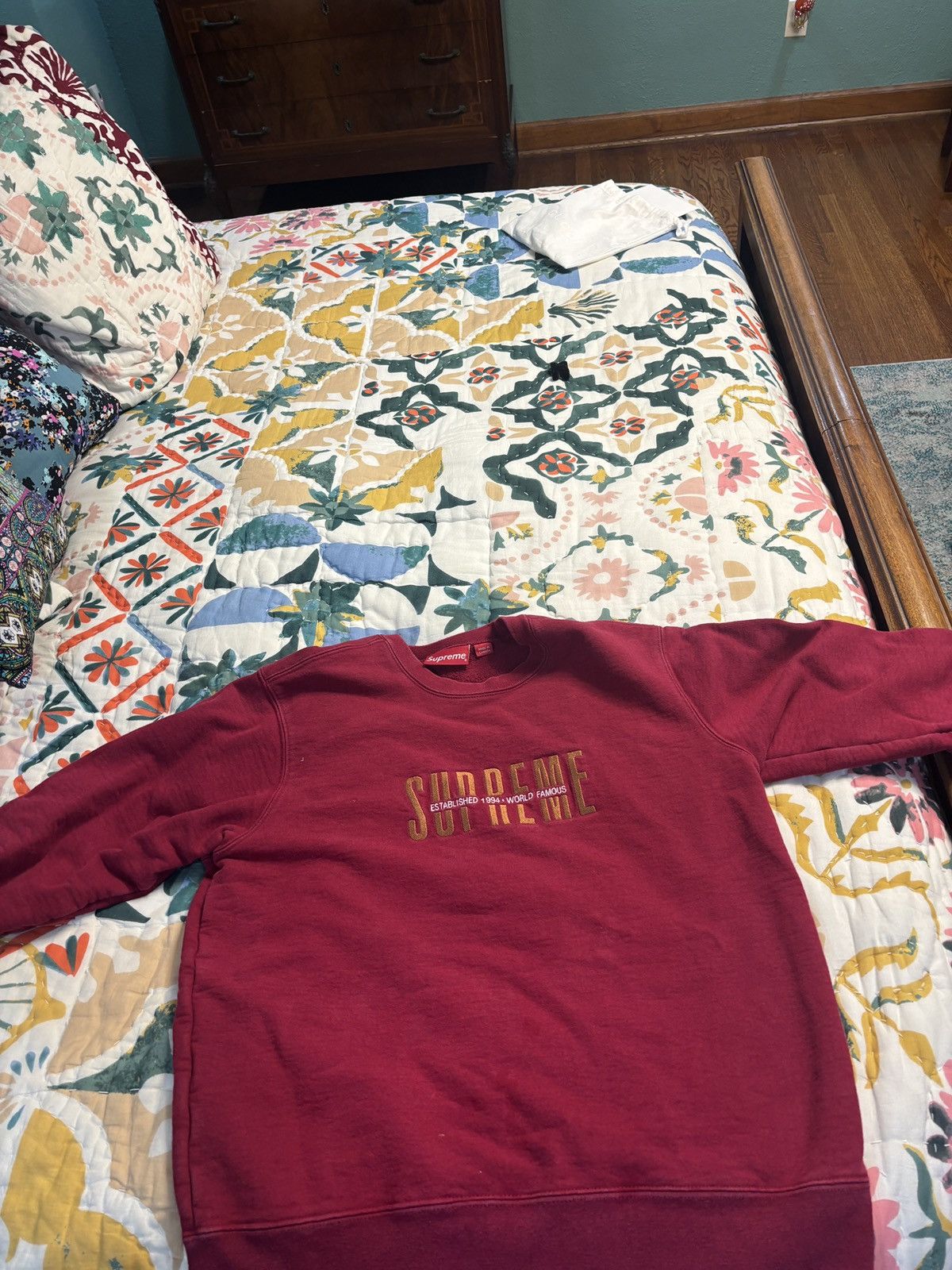 Supreme Supreme World Famous Crewneck Size US S / EU 44-46 / 1 - 1 Thumbnail