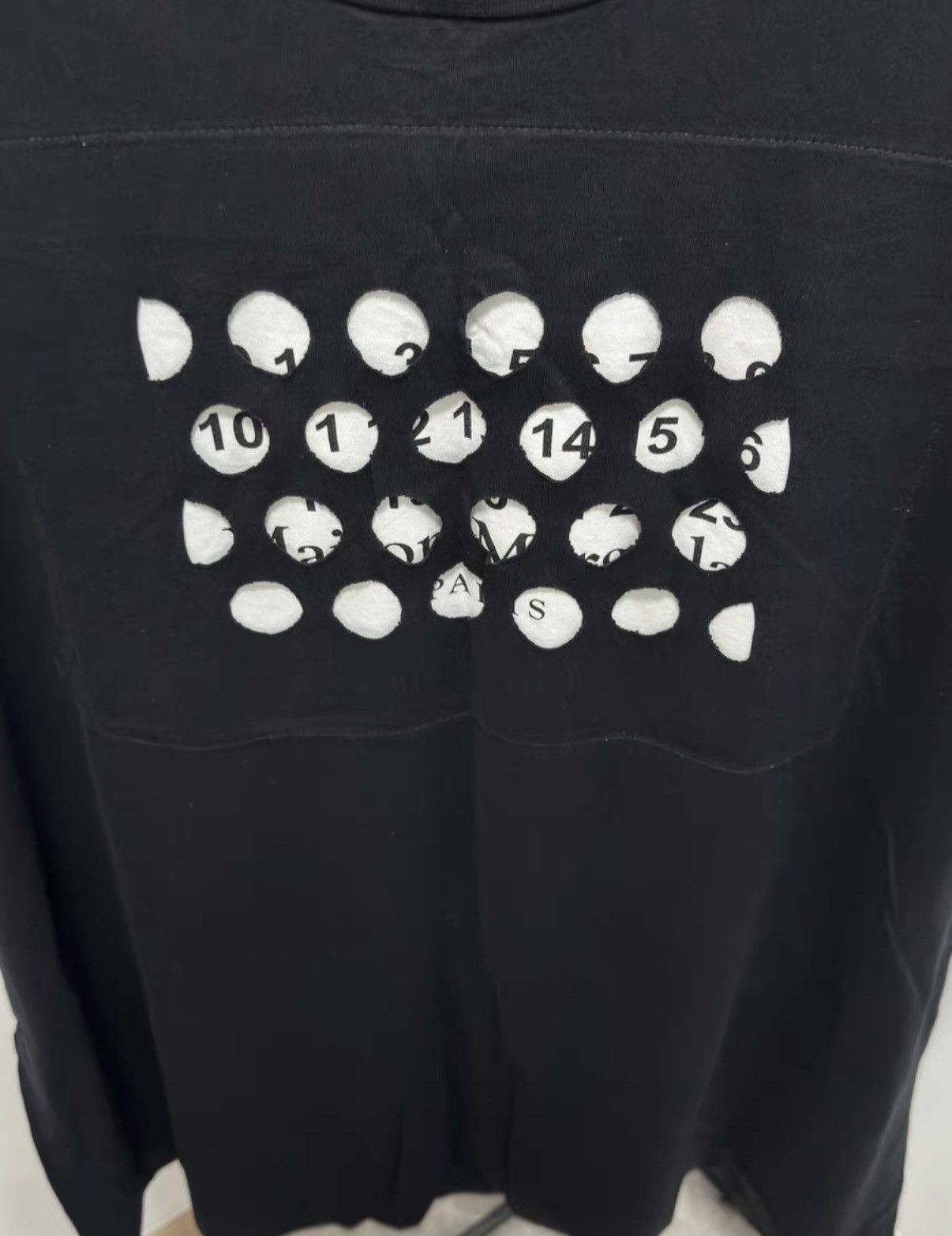 Maison Margiela Maison Margiela Black Number Cut-Out Short-Sleeve T-Shirt Size US S / EU 44-46 / 1 - 5 Thumbnail