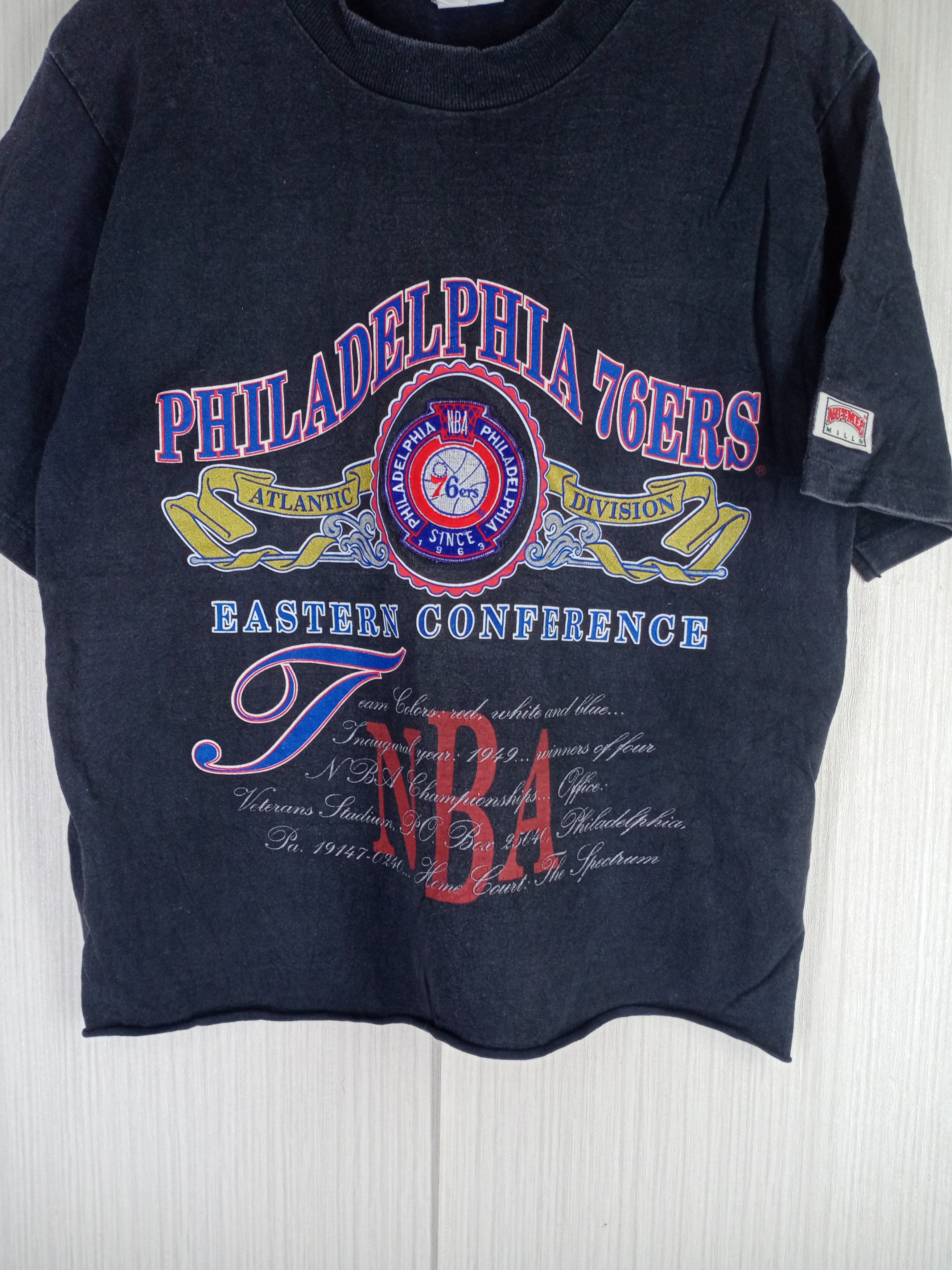 NBA Rare Vintage Philadelphia 76 ers Tshirt Size US M / EU 48-50 / 2 - 2 Thumbnail