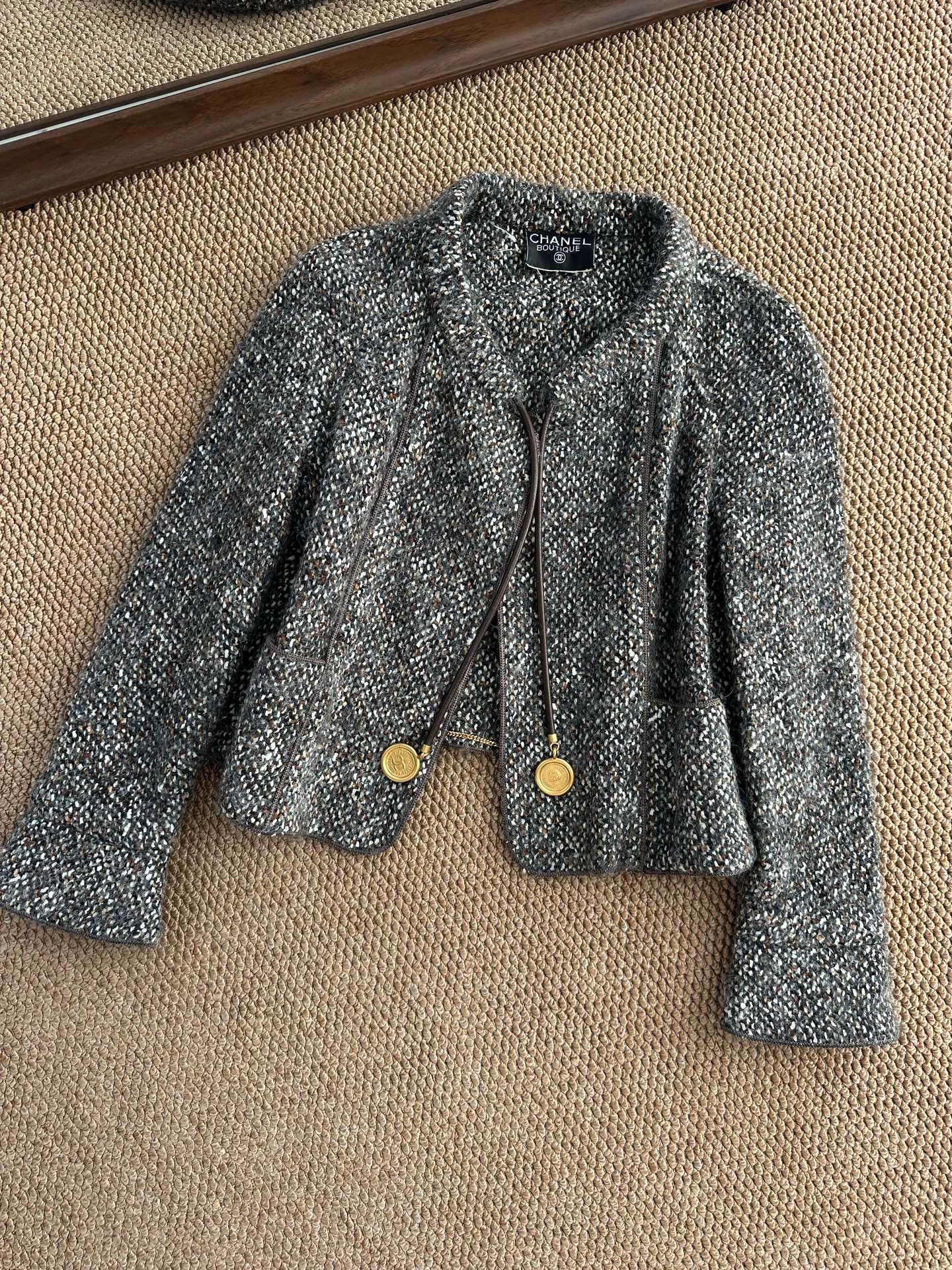 Chanel Chanel 1993 Tweed Gold Coin Women's Gray M Jacket Size M / US 6-8 / IT 42-44 - 1 Thumbnail