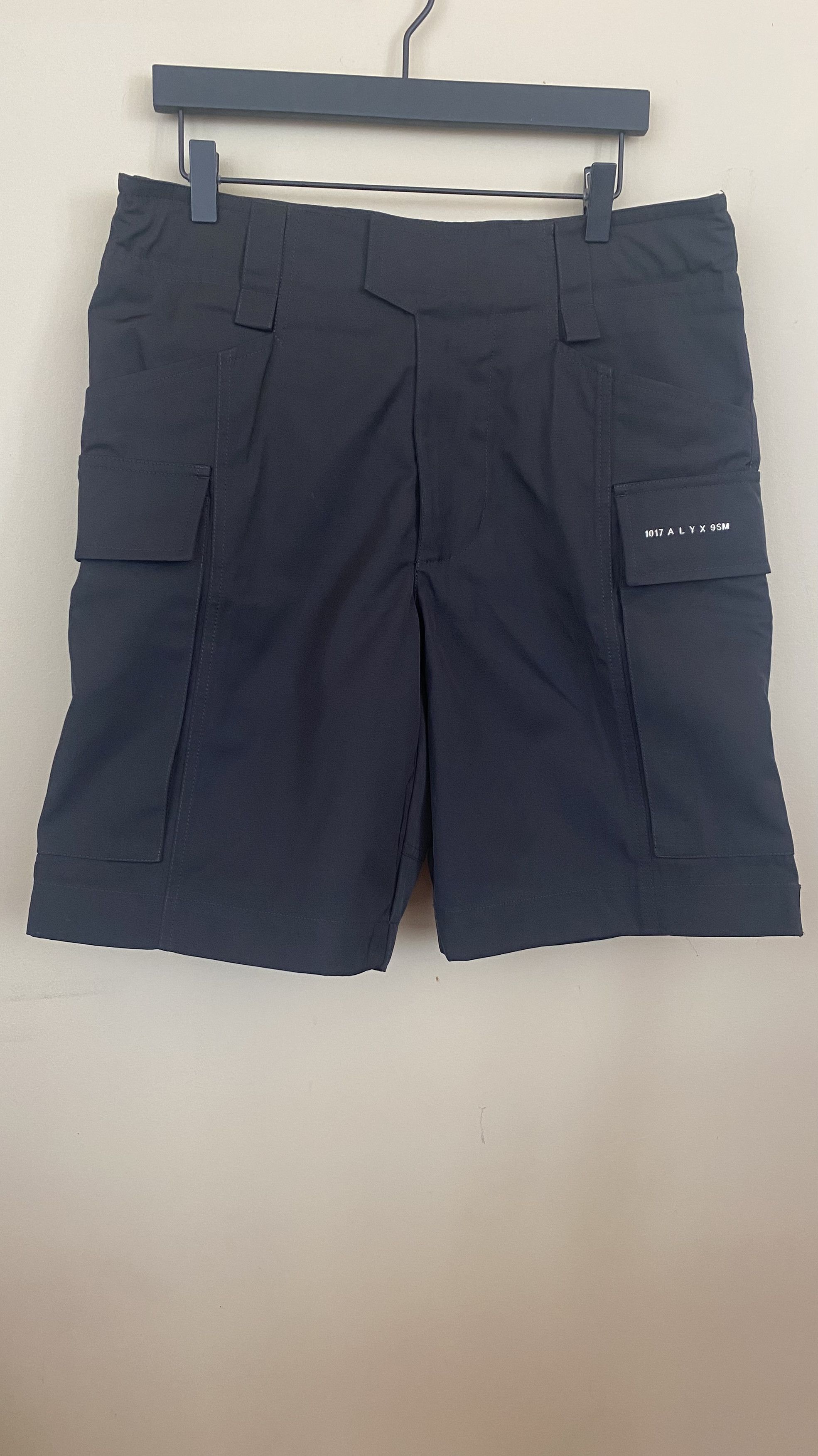 1017 ALYX 9SM 1017 ALYX 9SM Cargo Shorts Black Size US 32 / EU 48 - 1 Thumbnail